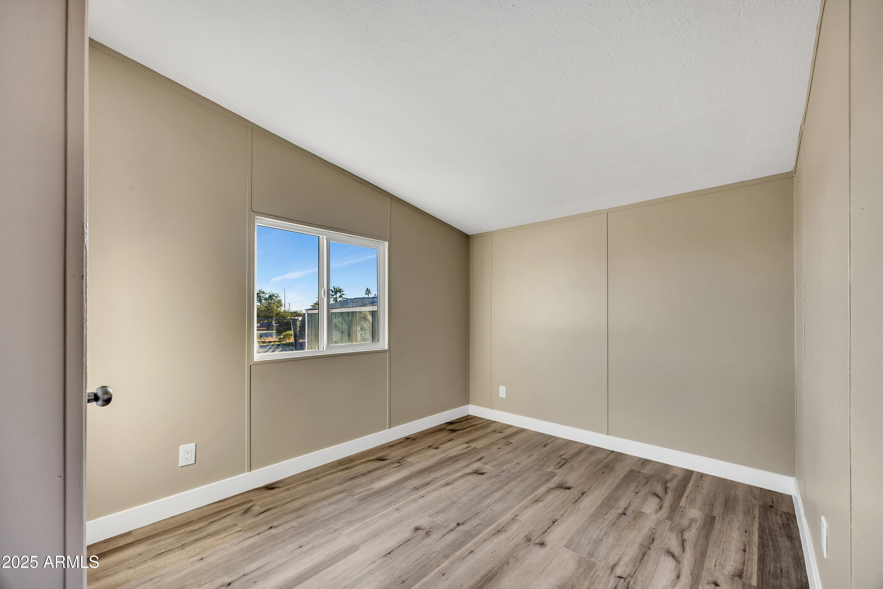 2000 S APACHE Road 220