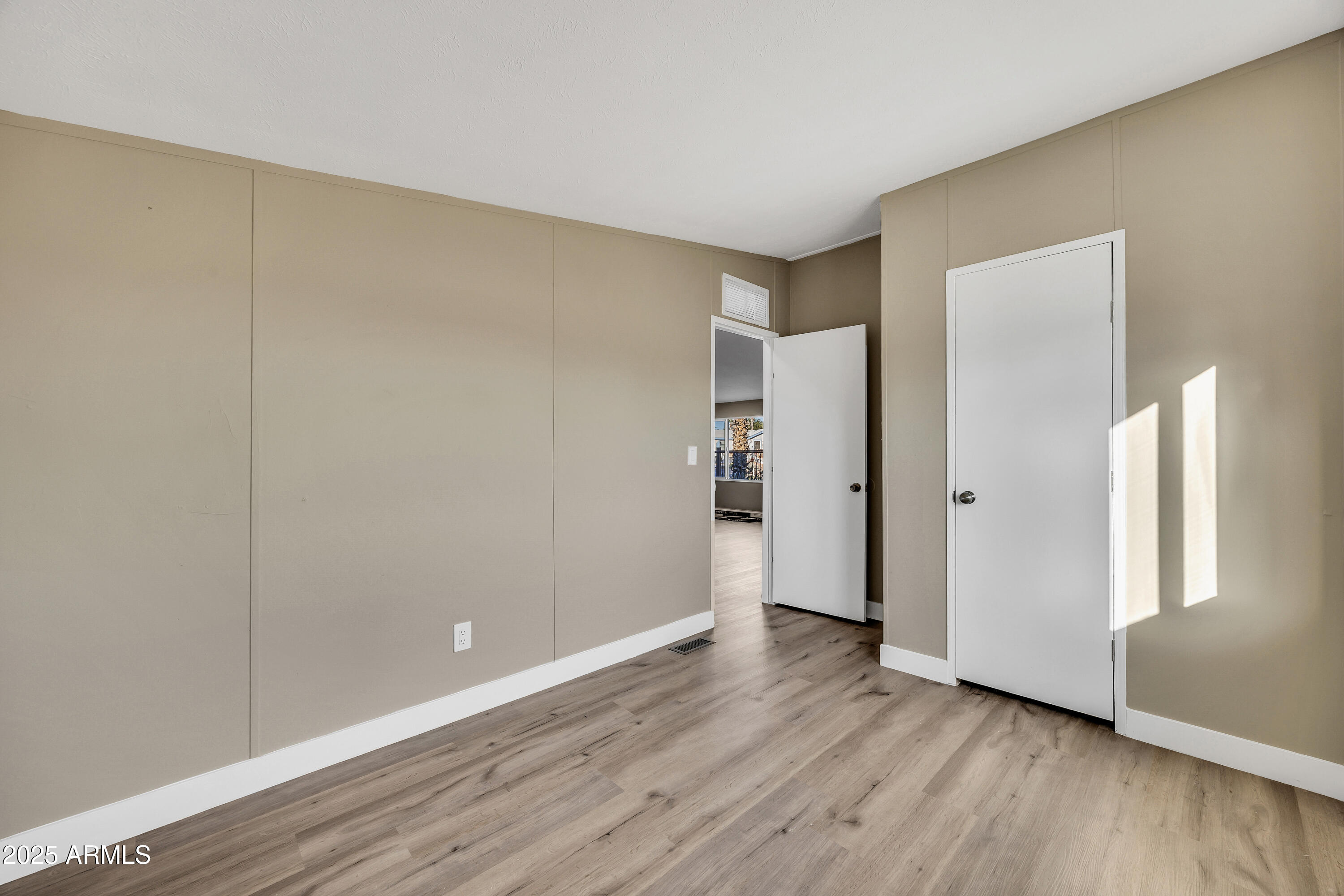 2000 S APACHE Road 220