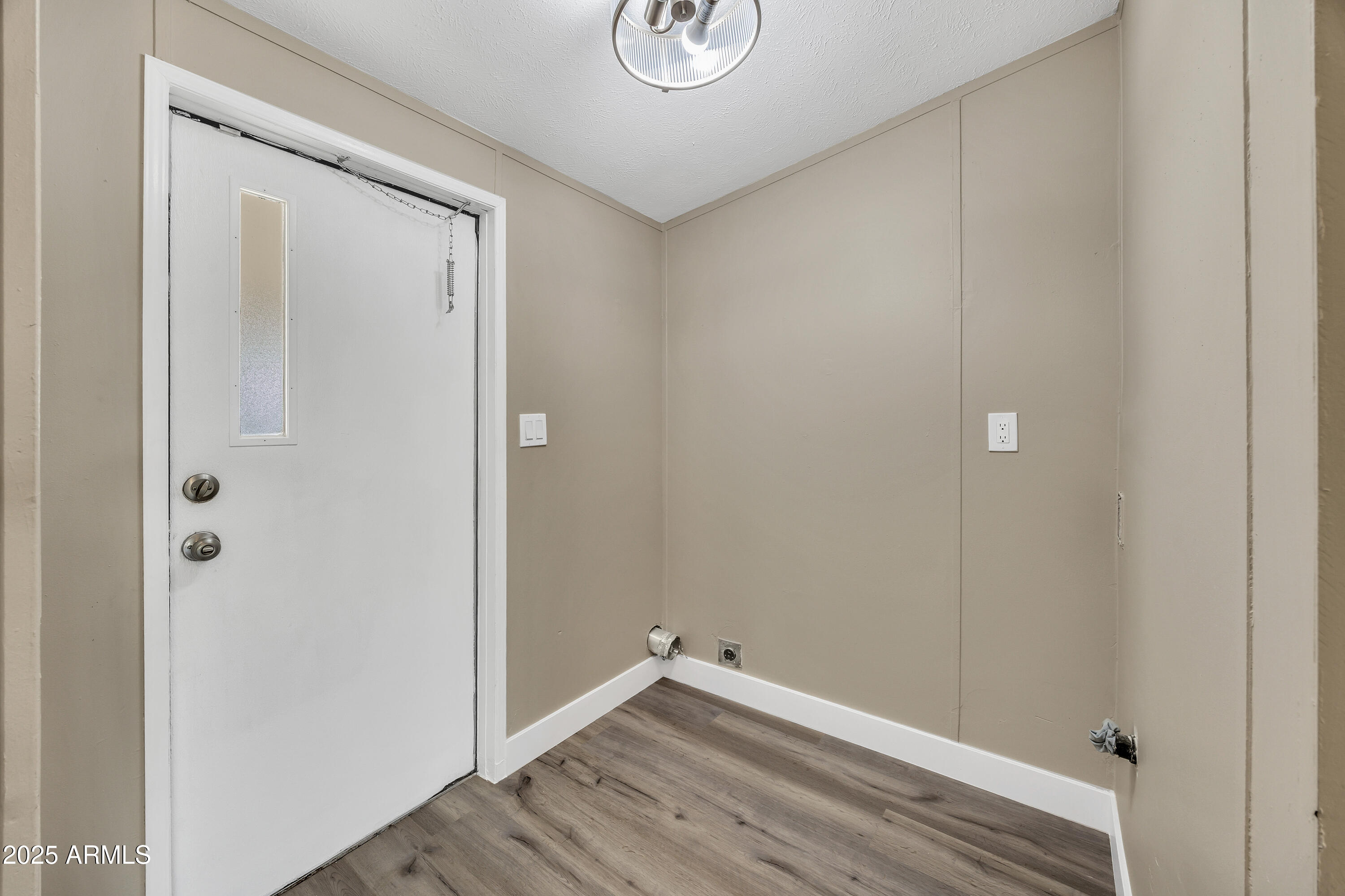 2000 S APACHE Road 220