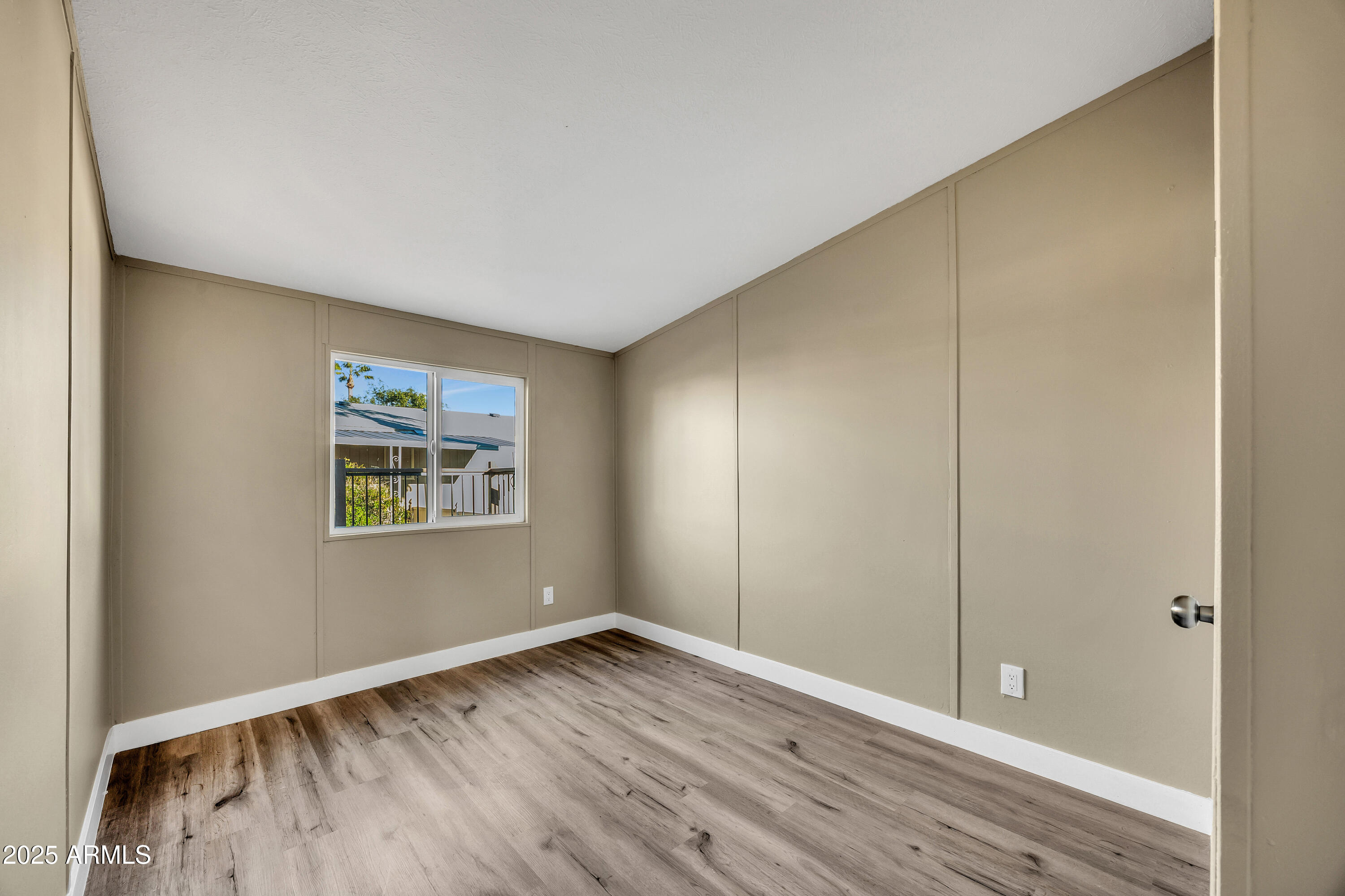 2000 S APACHE Road 220