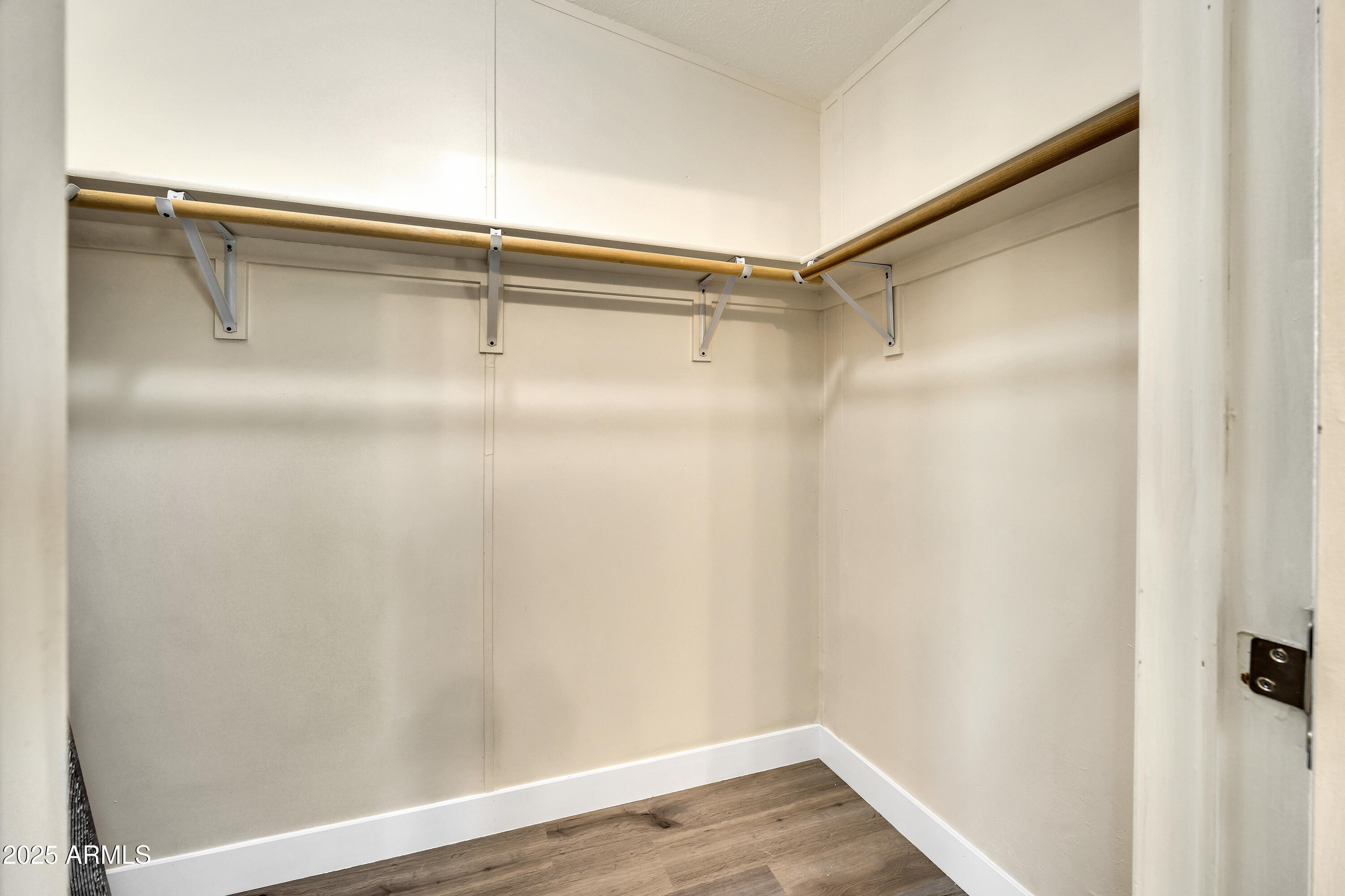 2000 S APACHE Road 220