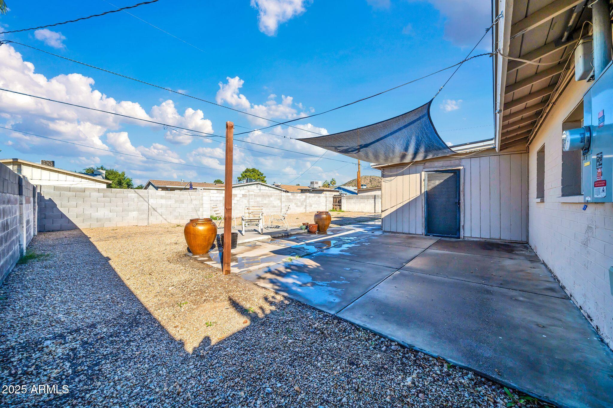 2142 W PARADISE Drive