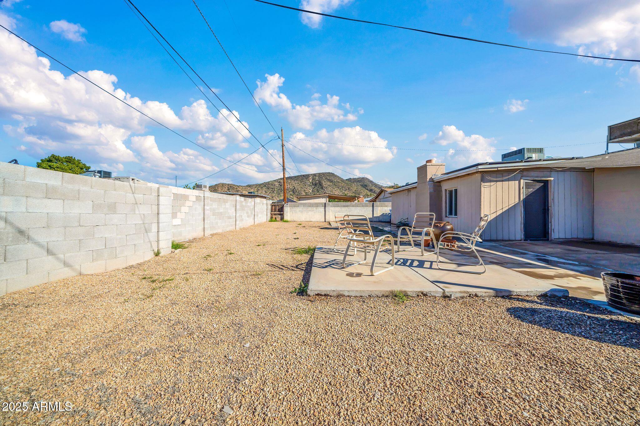 2142 W PARADISE Drive