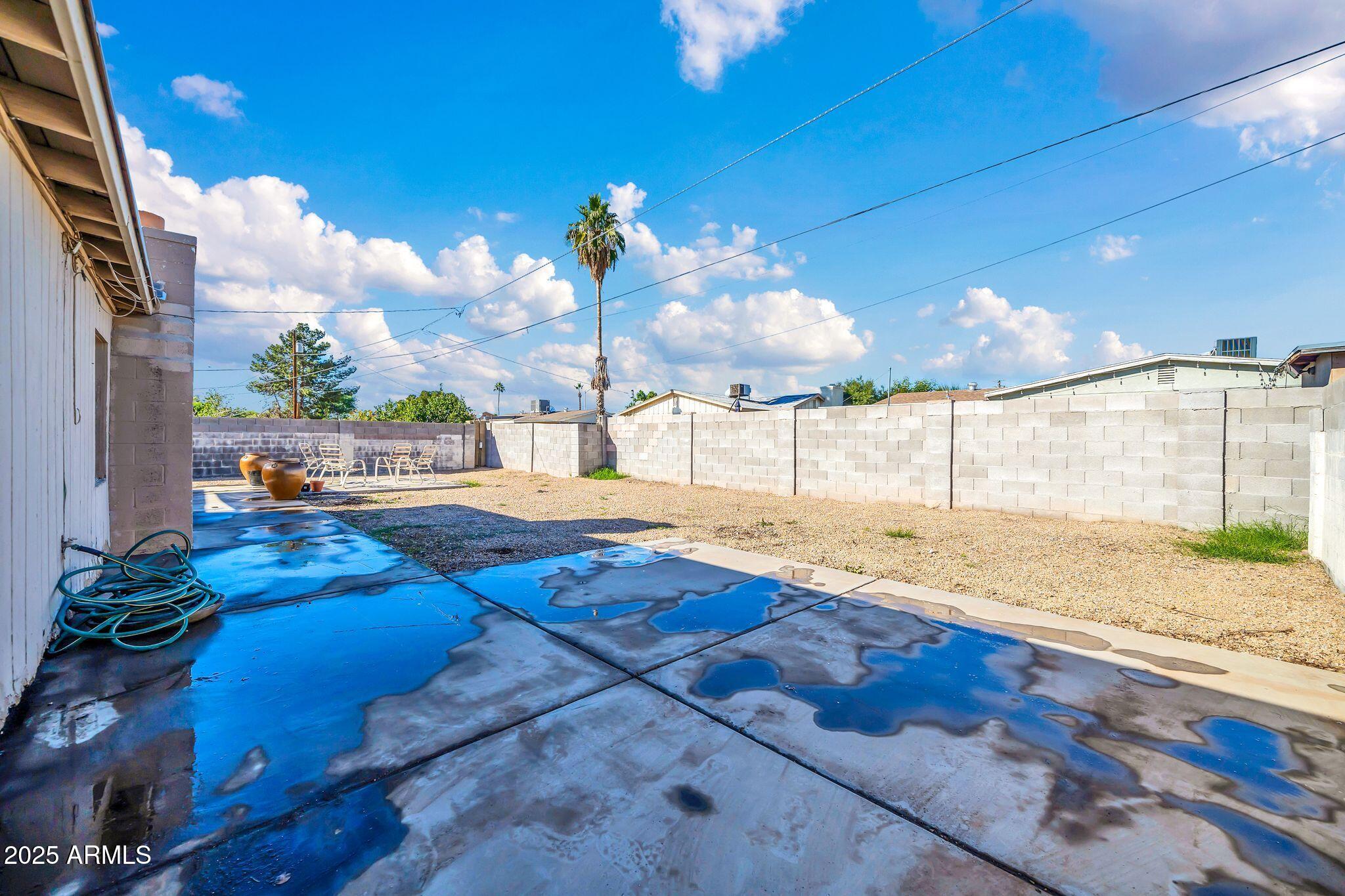 2142 W PARADISE Drive