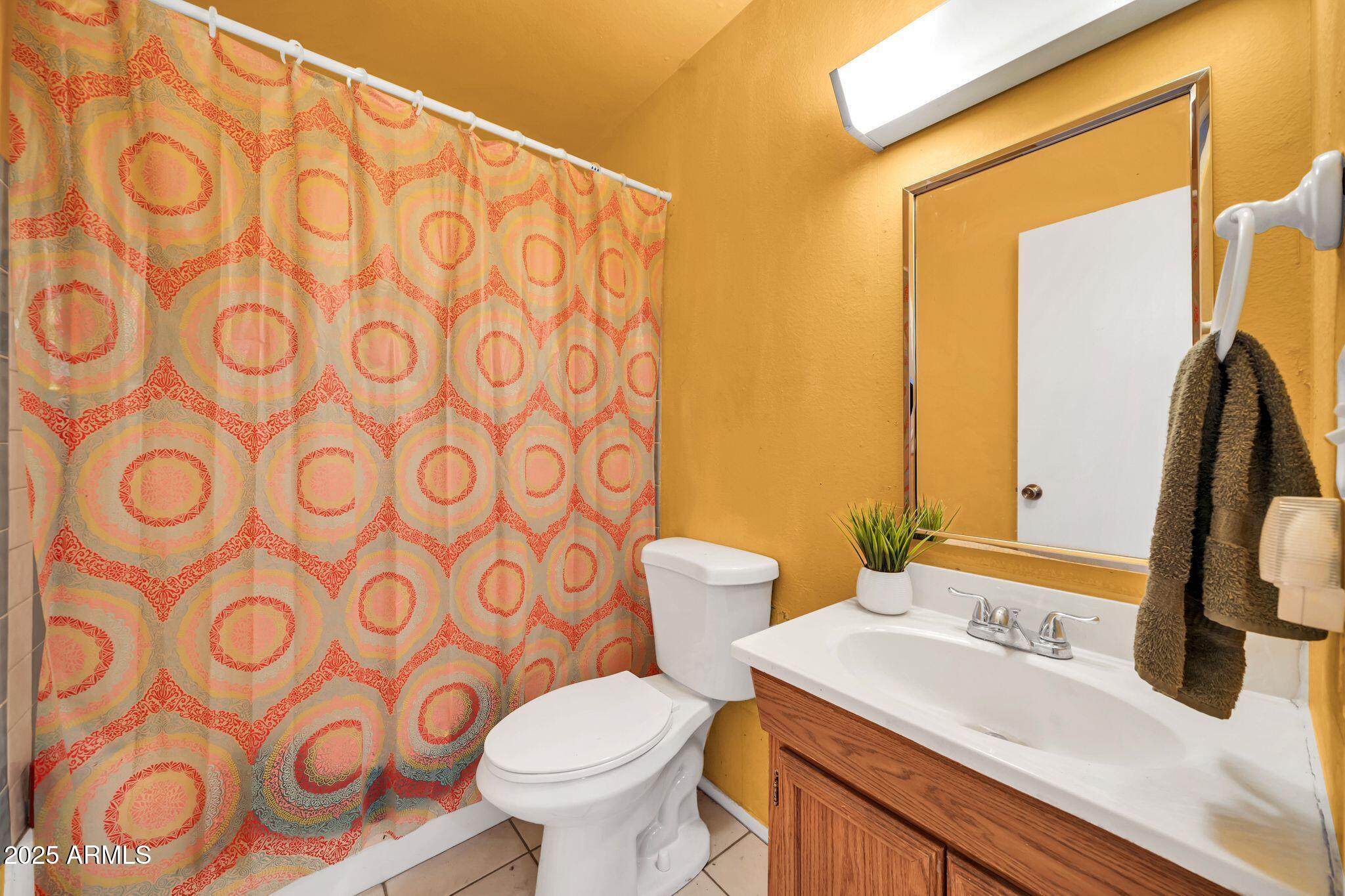 2142 W PARADISE Drive