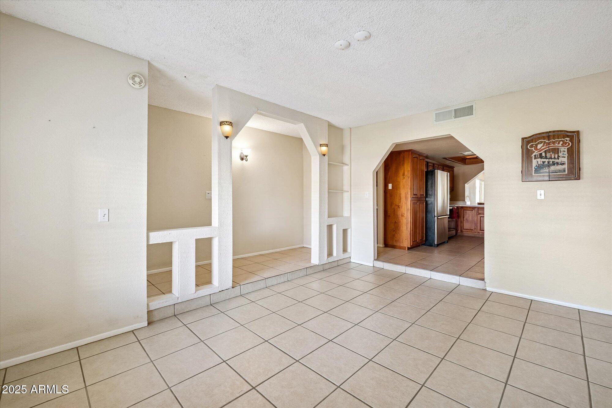 6833 E FLOSSMOOR Avenue