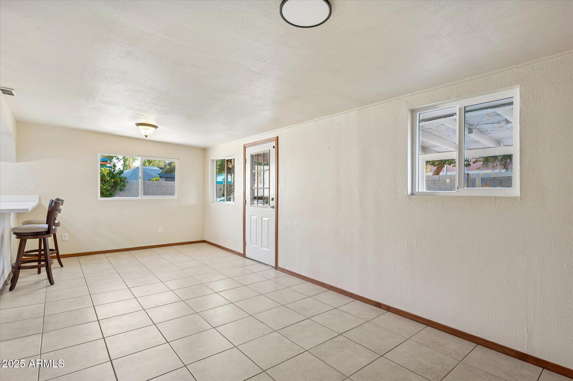 6833 E FLOSSMOOR Avenue