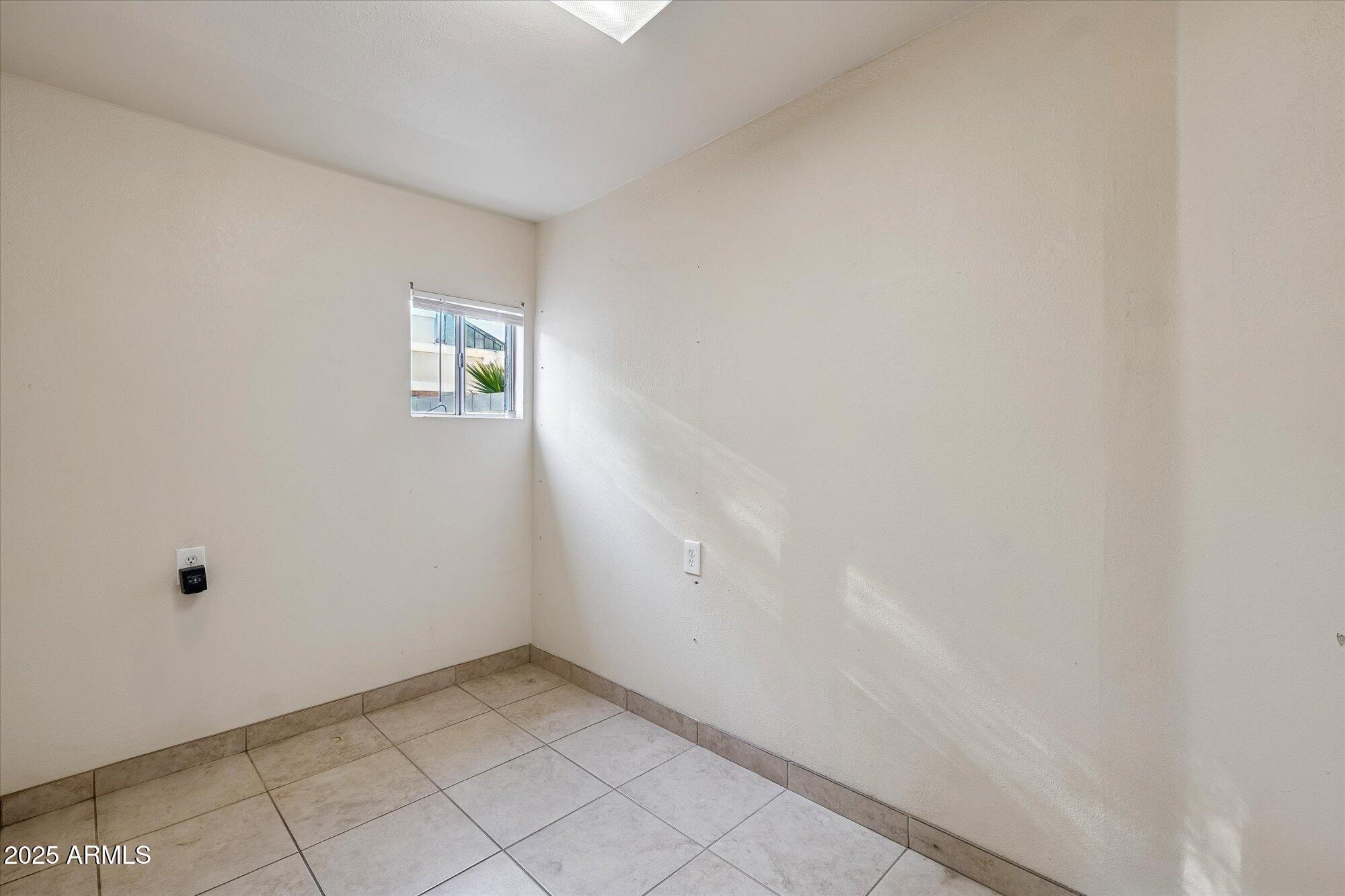 6833 E FLOSSMOOR Avenue