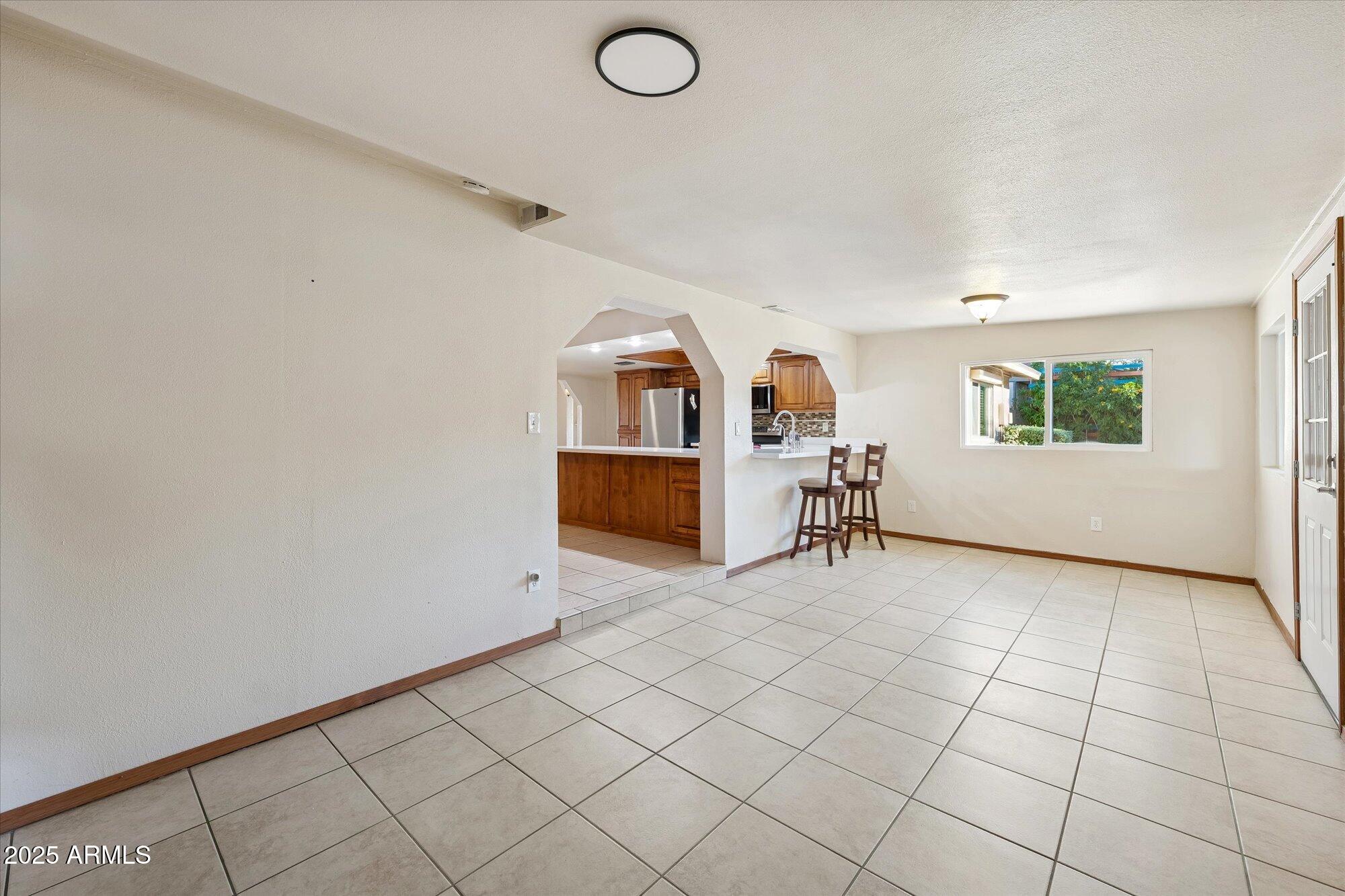 6833 E FLOSSMOOR Avenue