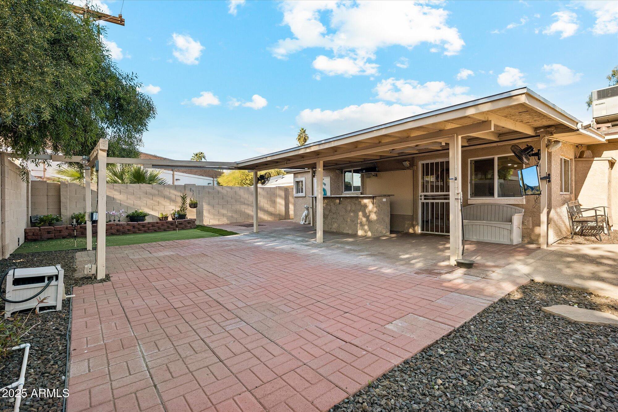 6833 E FLOSSMOOR Avenue