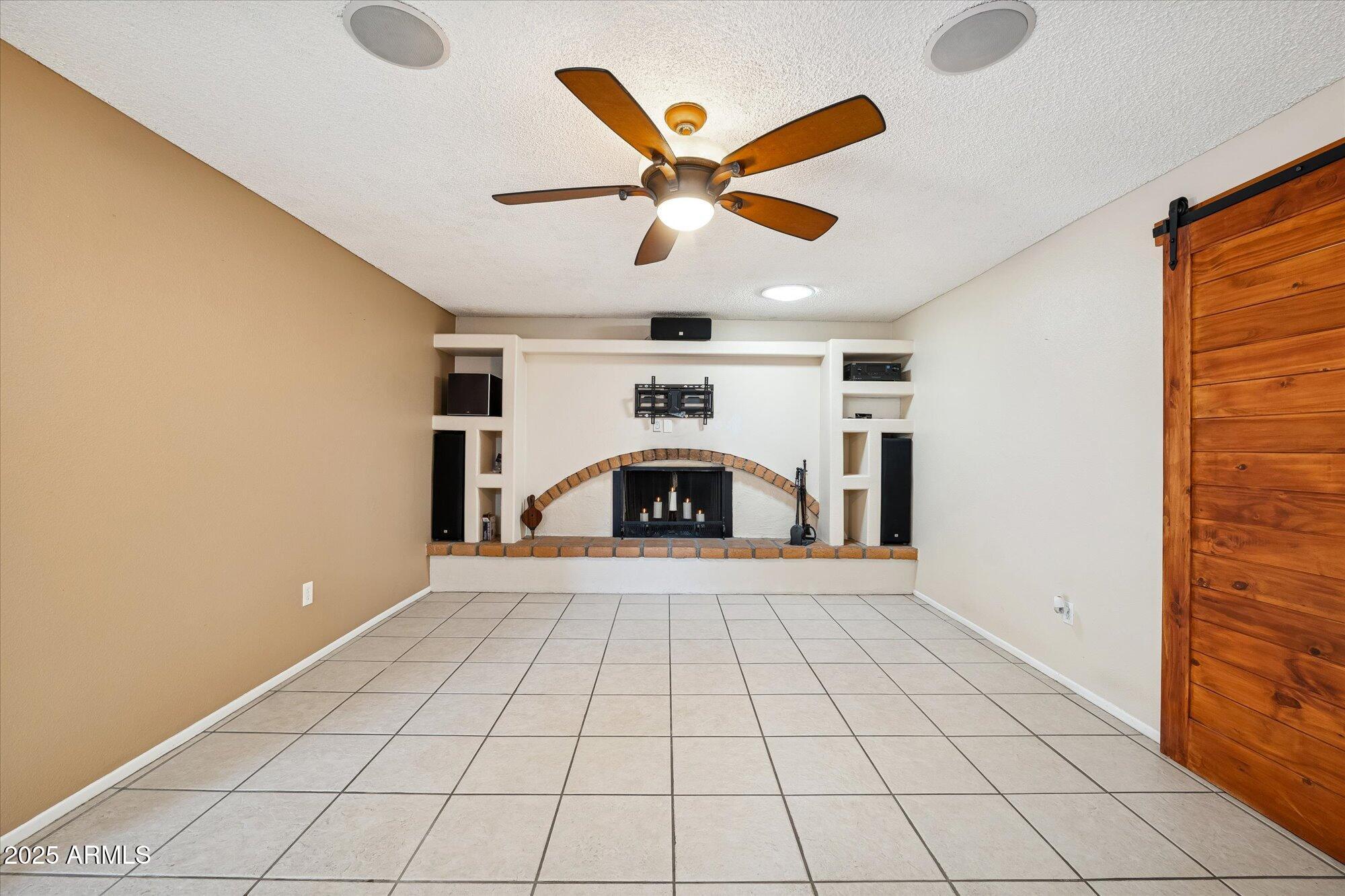 6833 E FLOSSMOOR Avenue