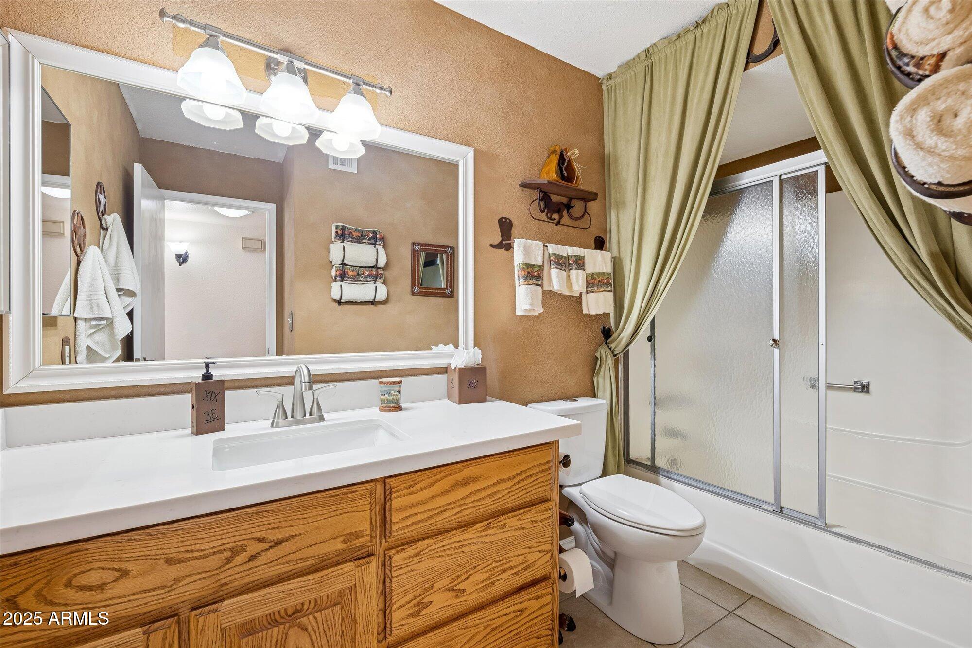 6833 E FLOSSMOOR Avenue