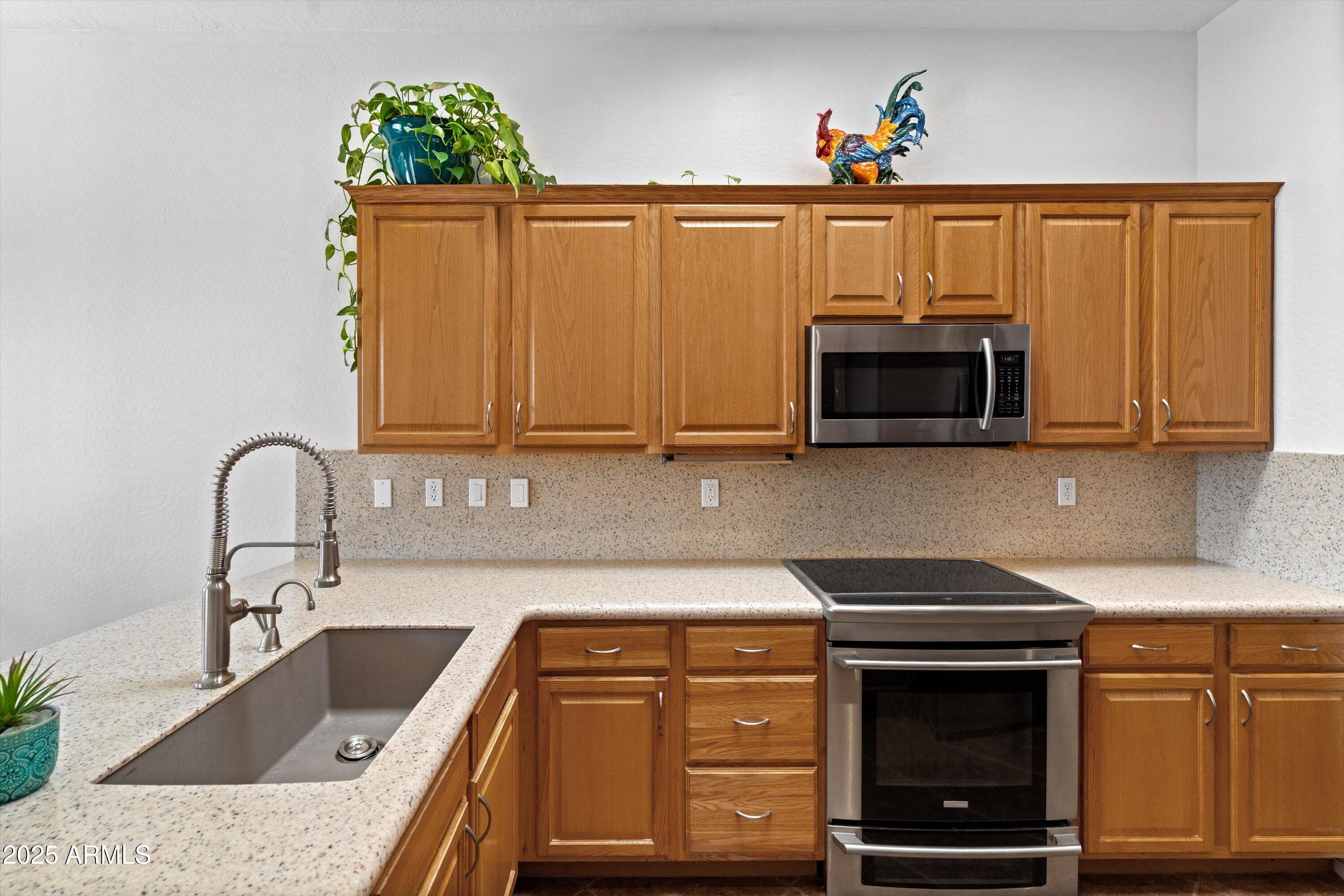 24909 W RED ROBIN Drive