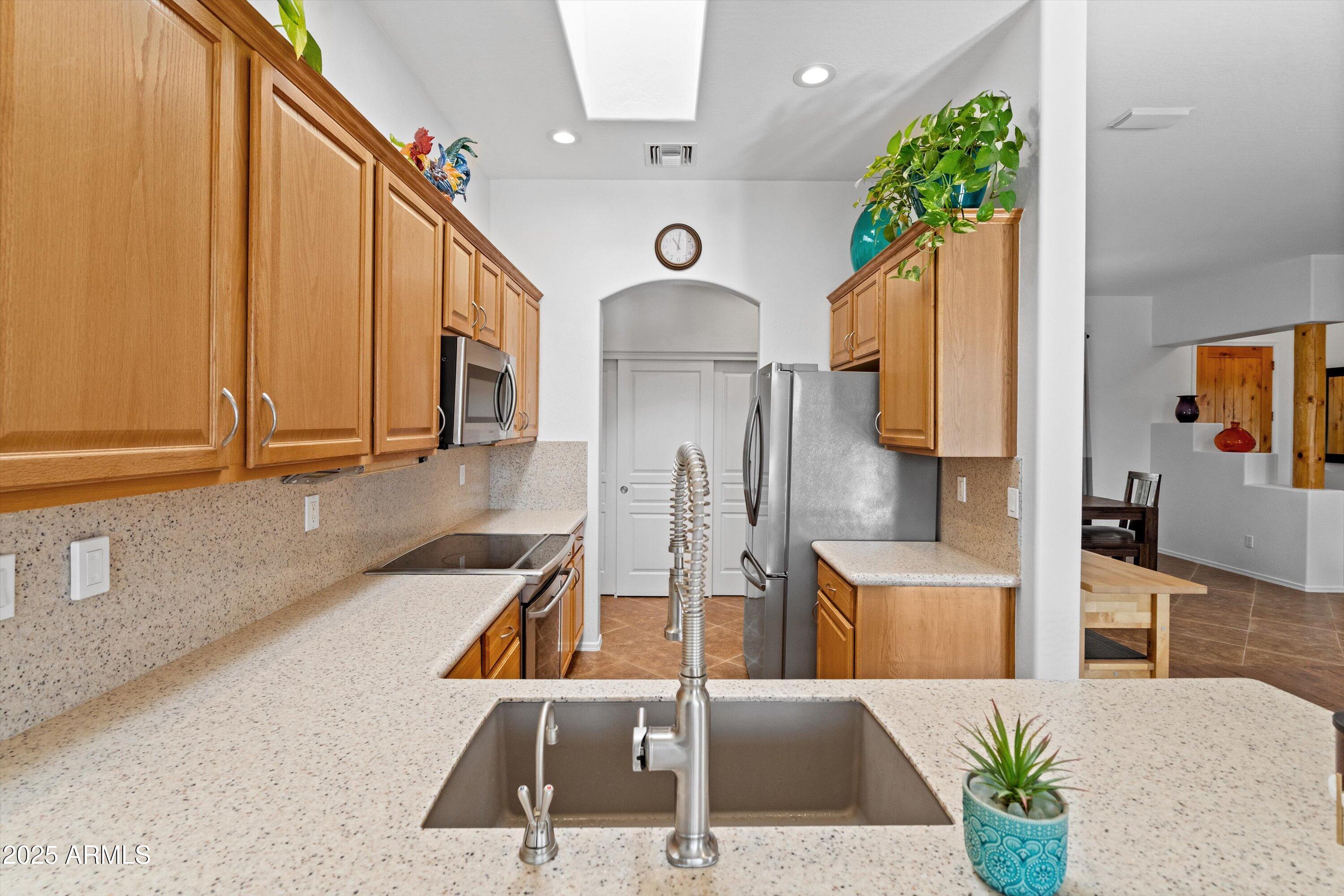 24909 W RED ROBIN Drive