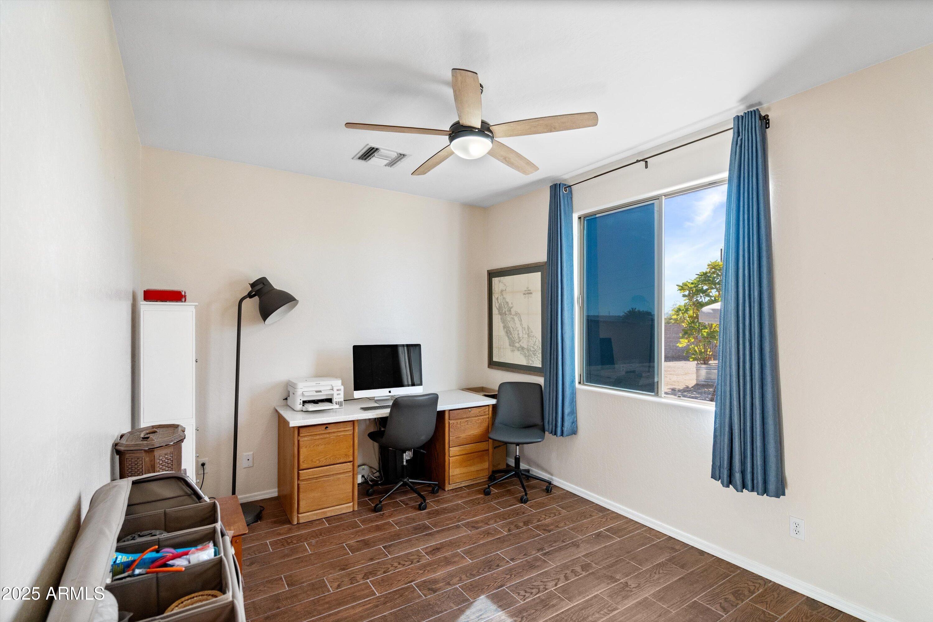 24909 W RED ROBIN Drive