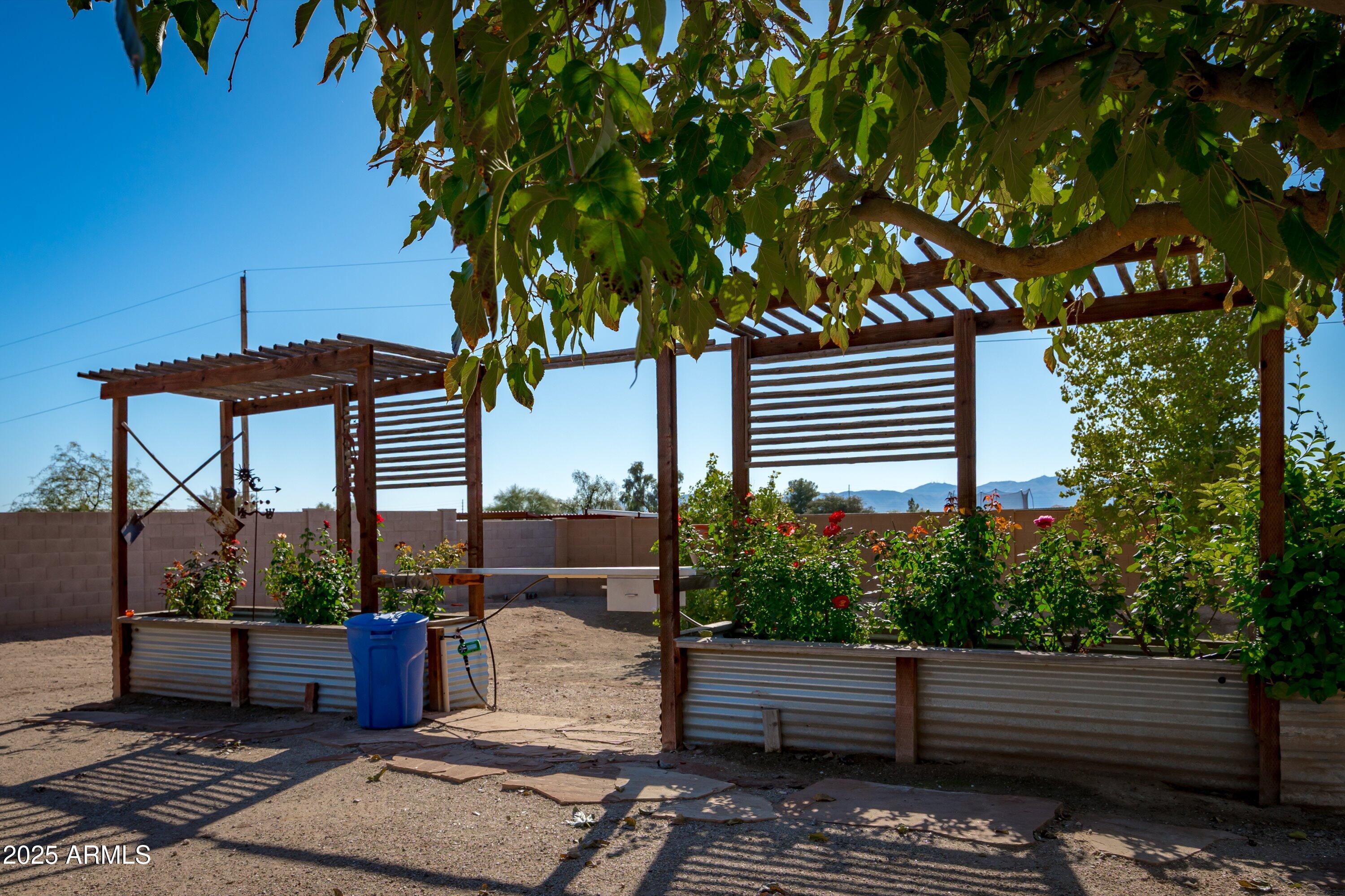 24909 W RED ROBIN Drive