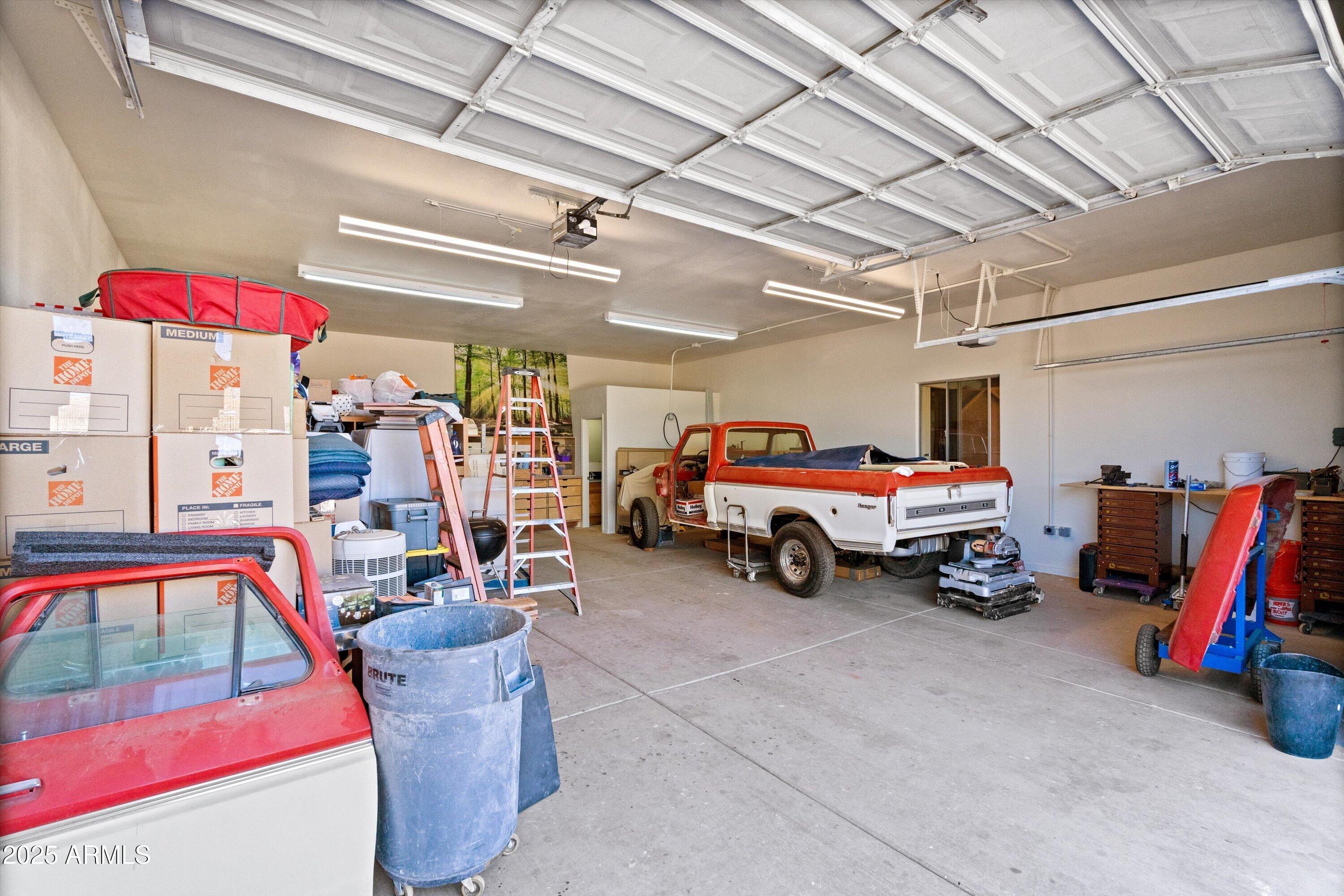 24909 W RED ROBIN Drive