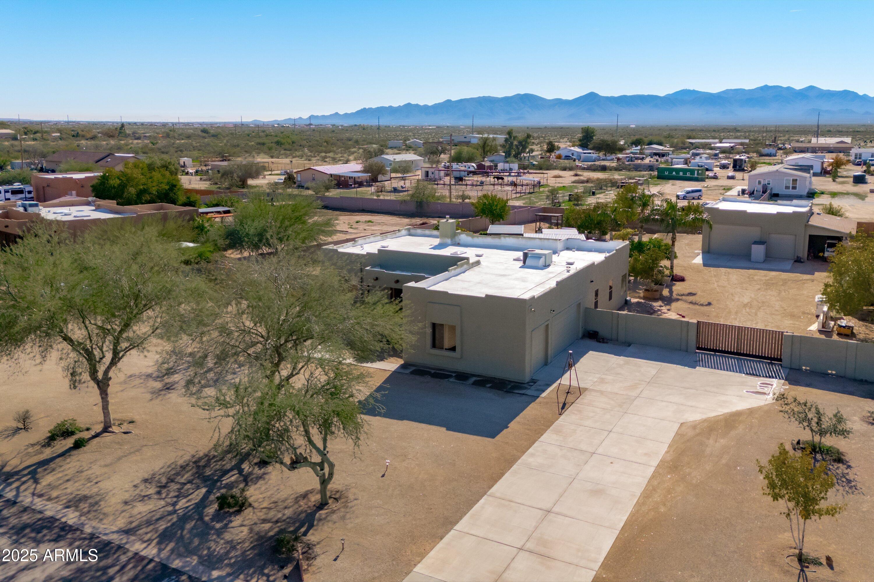 24909 W RED ROBIN Drive