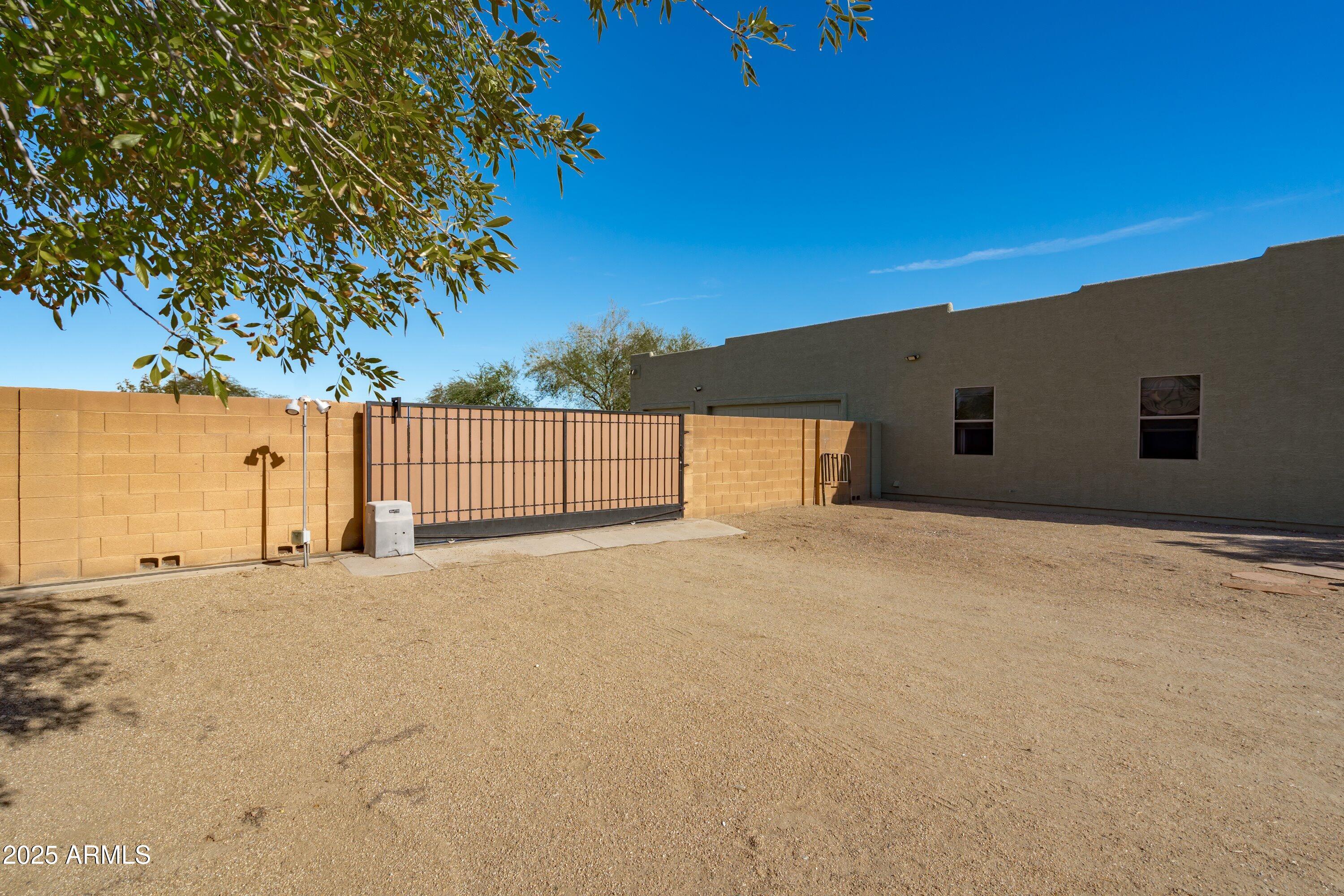 24909 W RED ROBIN Drive