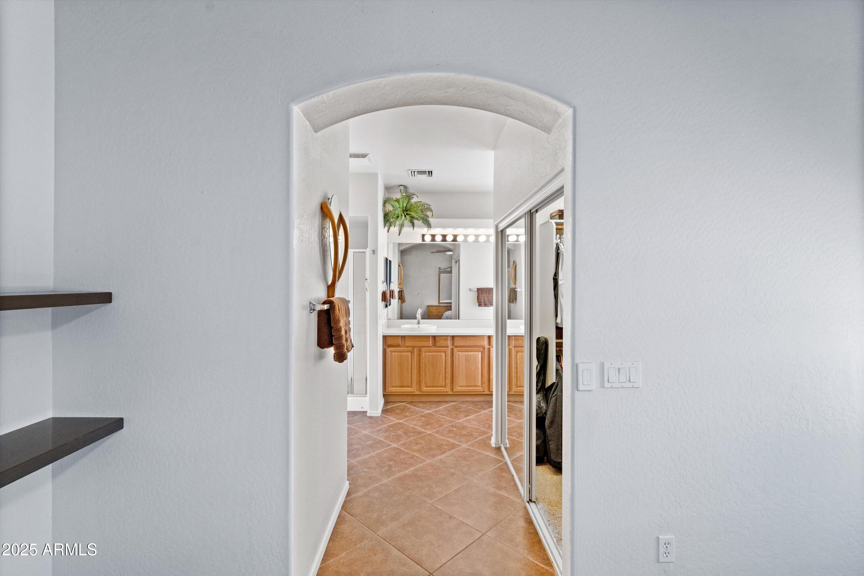 24909 W RED ROBIN Drive