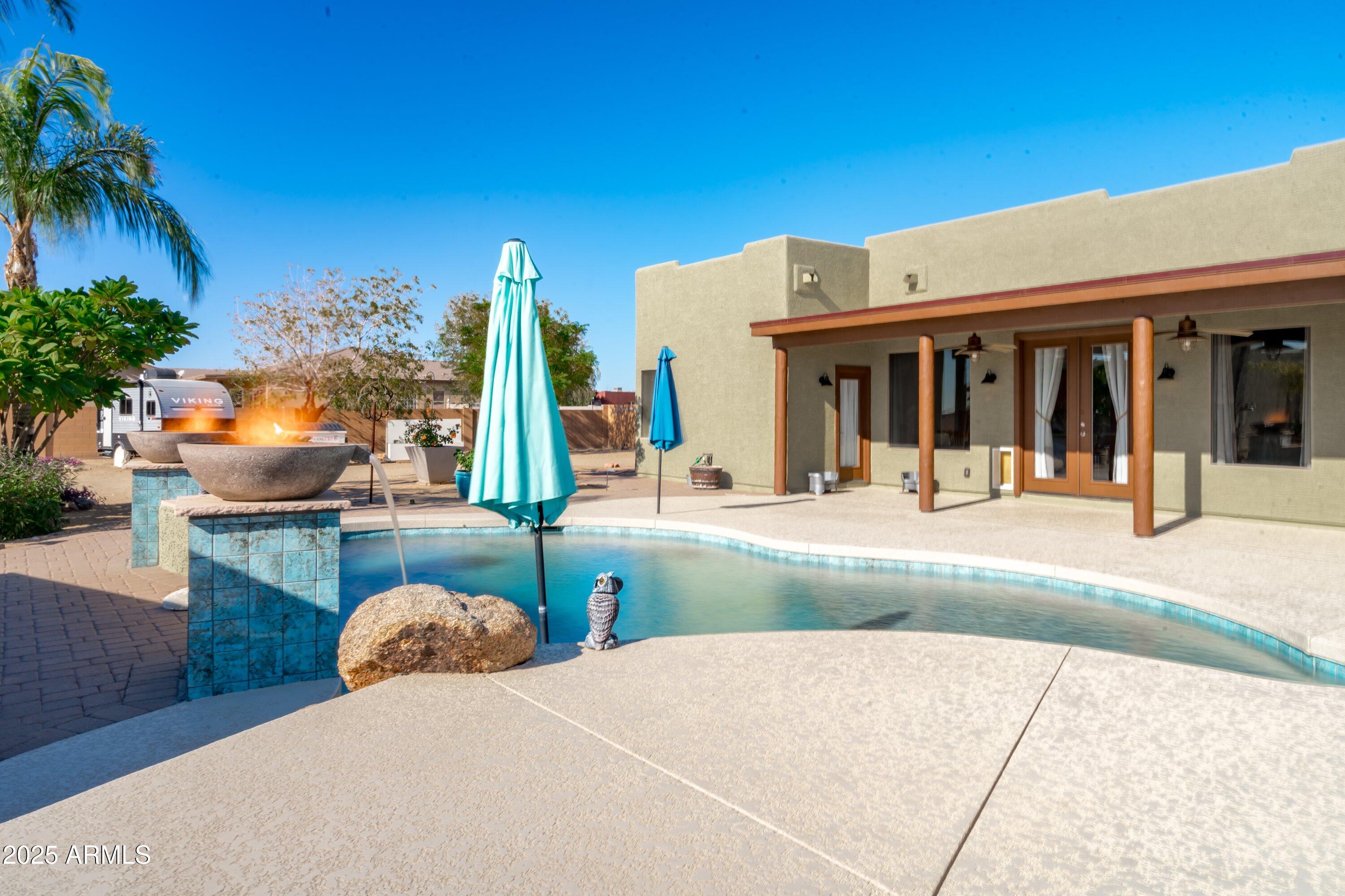 24909 W RED ROBIN Drive