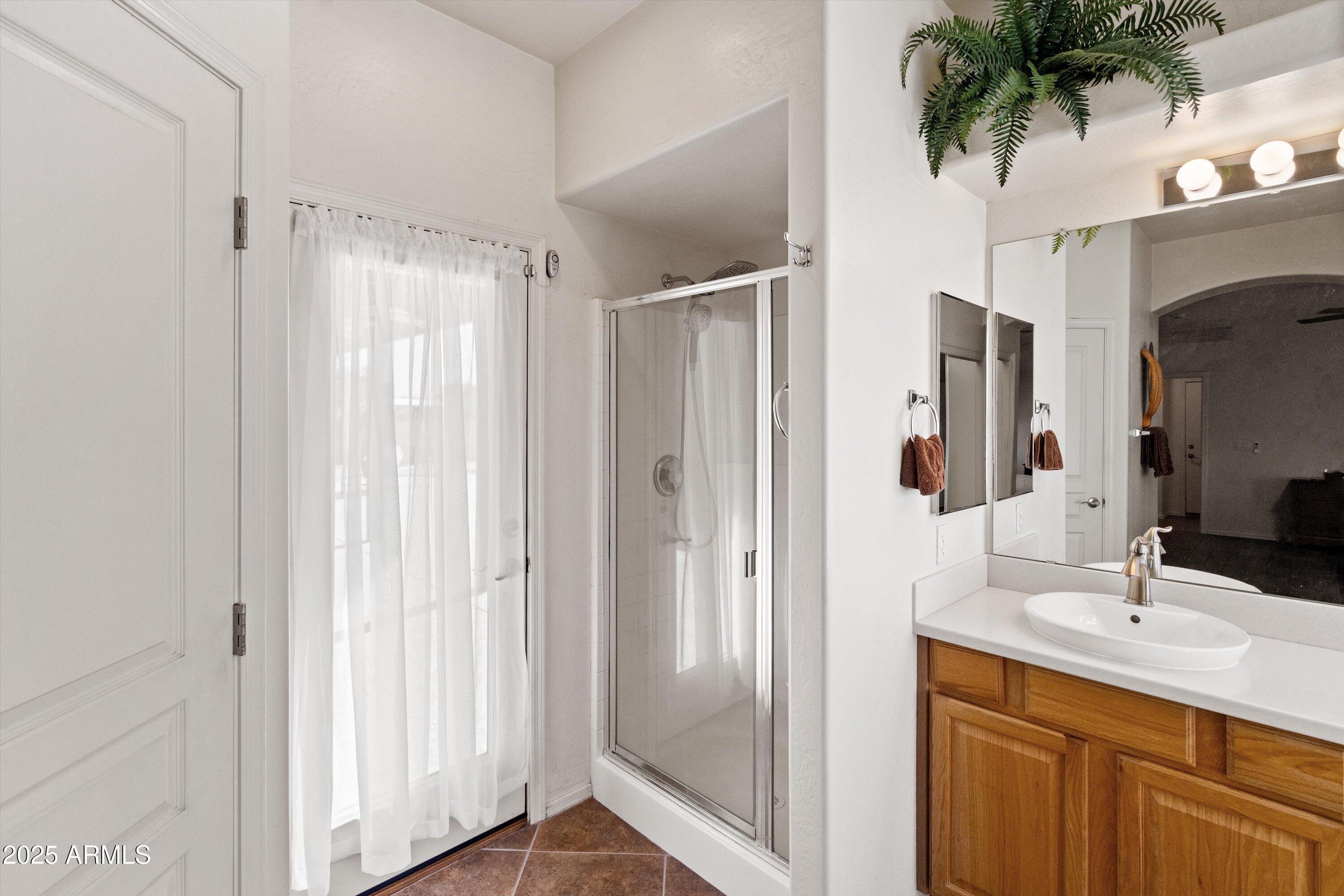 24909 W RED ROBIN Drive