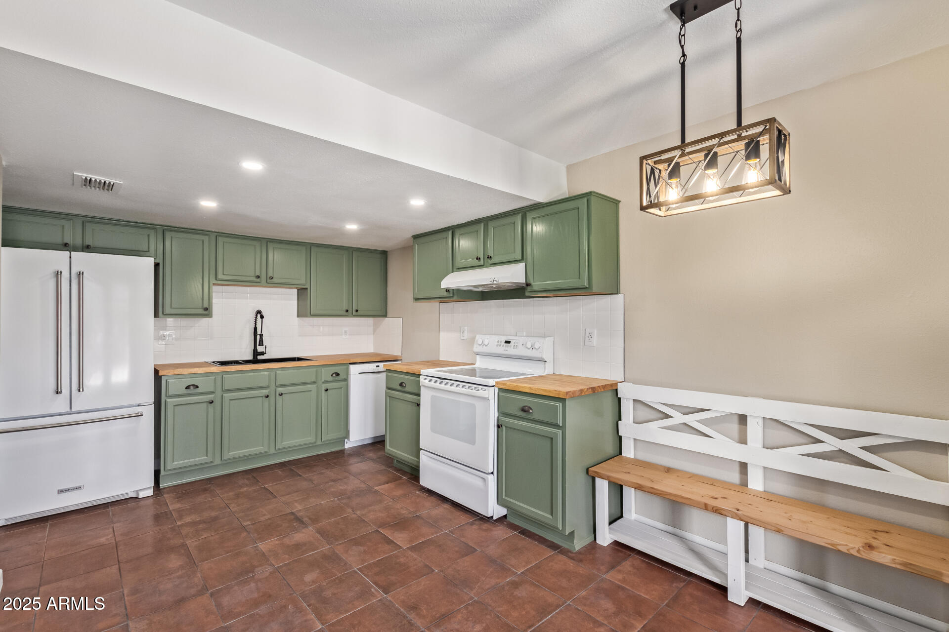 3511 E BASELINE Road 1140