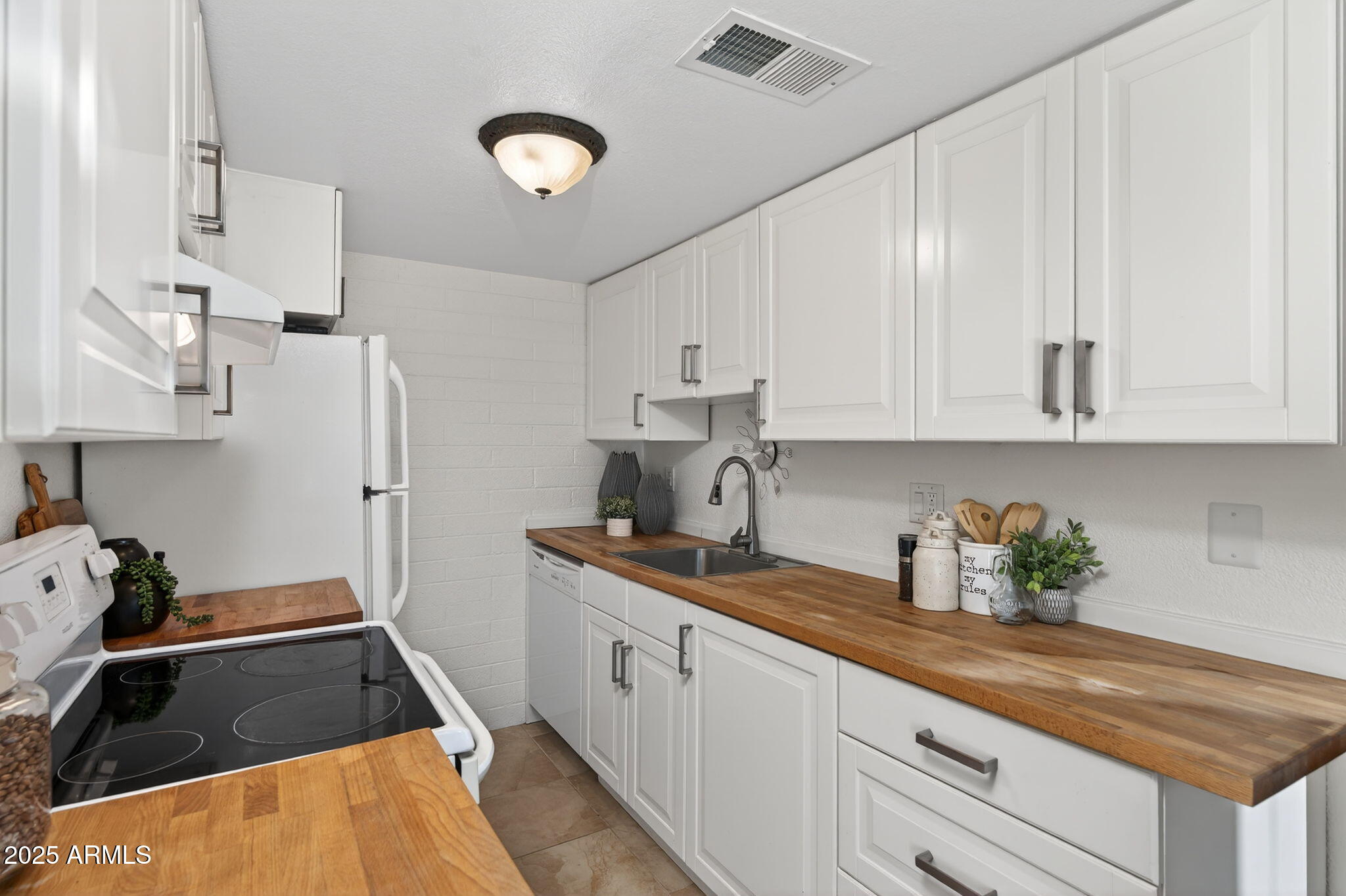1113 N 84TH Place
