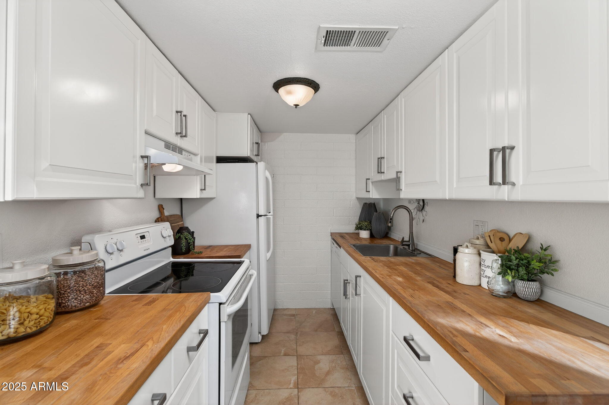 1113 N 84TH Place