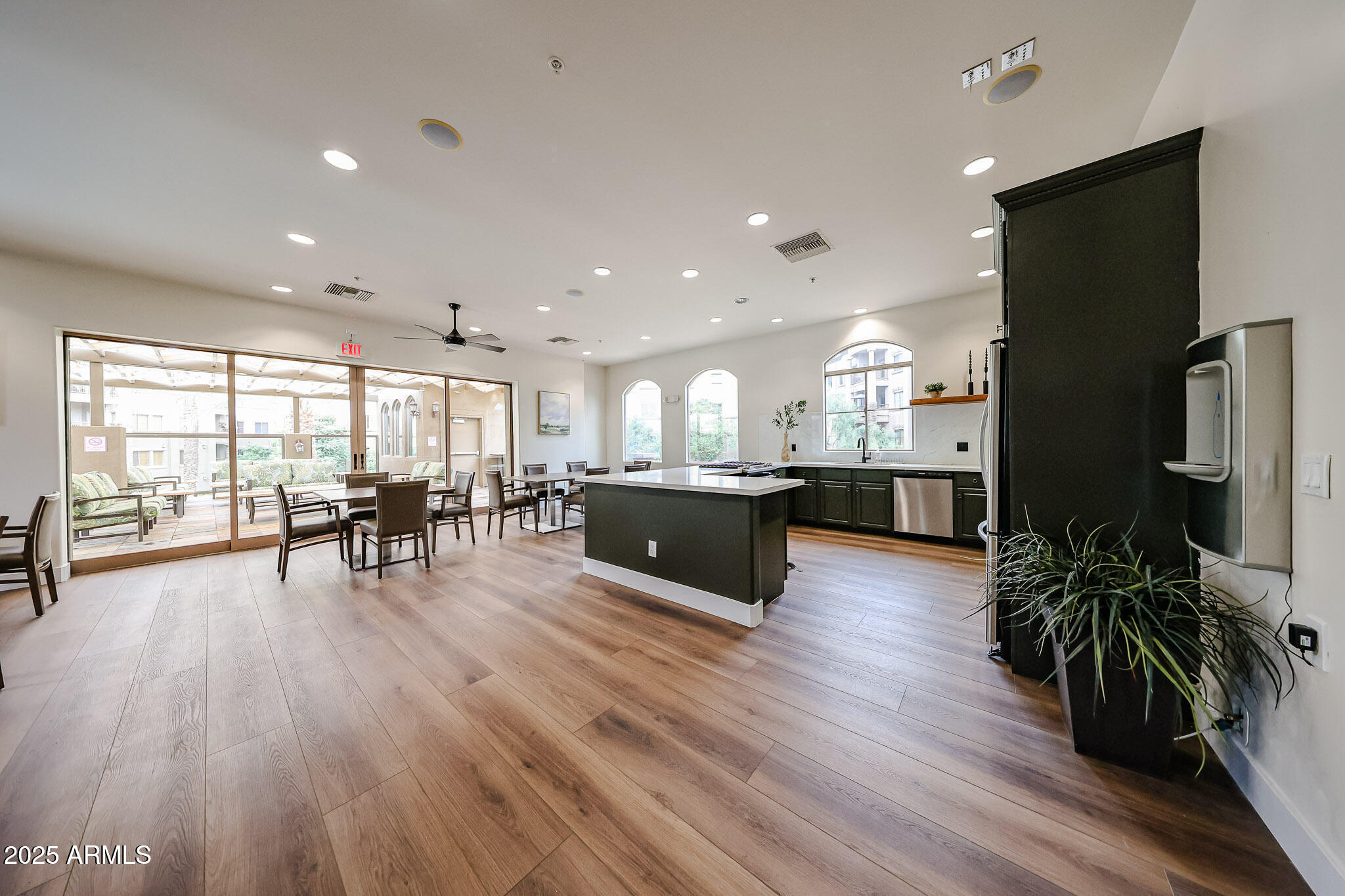5350 E DEER VALLEY Drive 2434