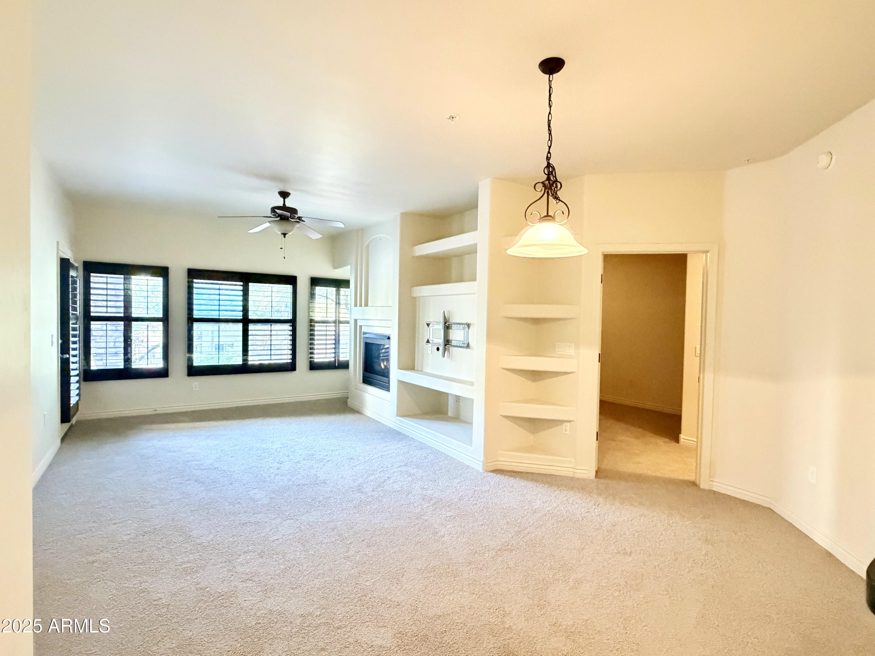 5350 E DEER VALLEY Drive 2434