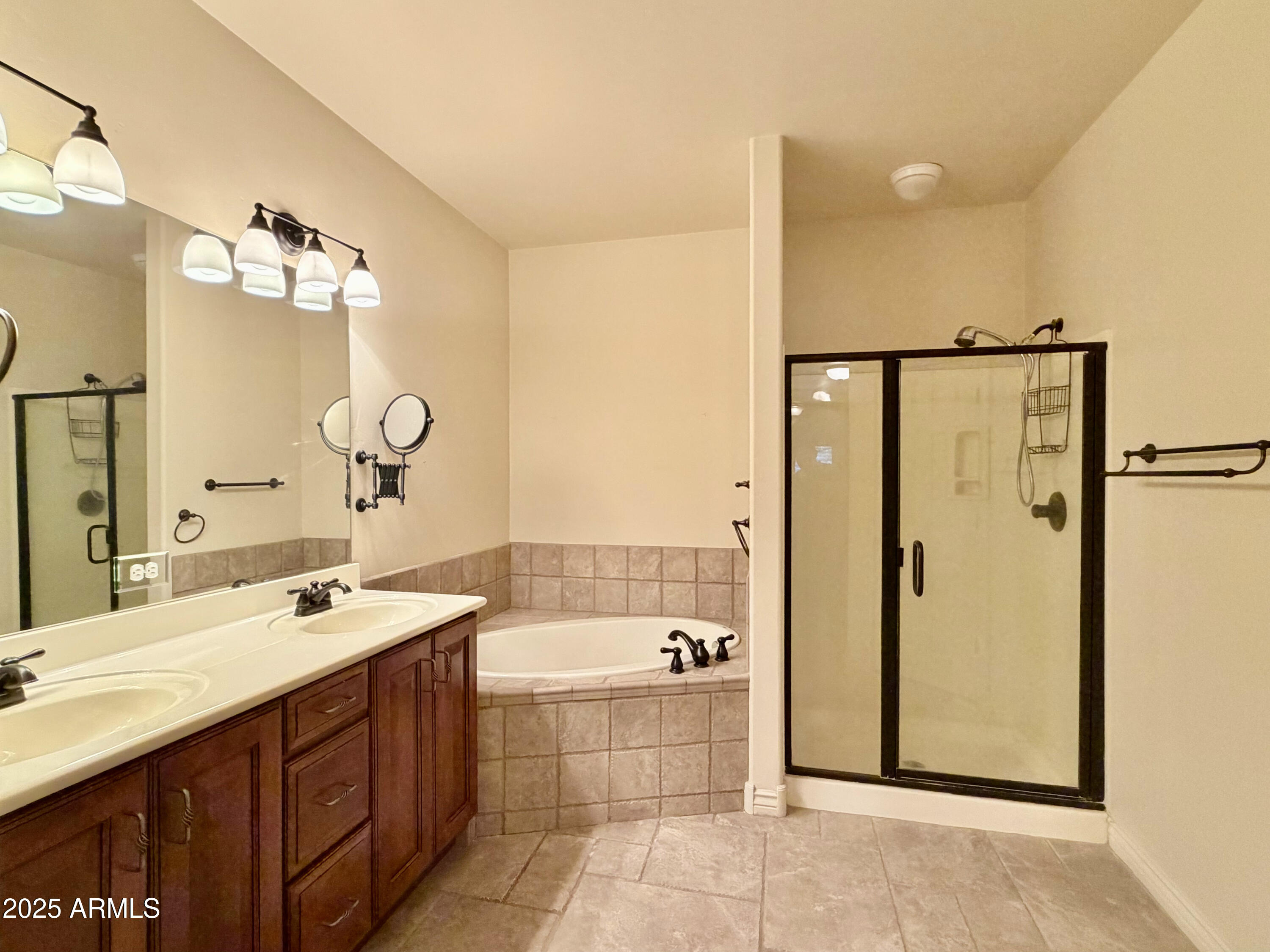 5350 E DEER VALLEY Drive 2434