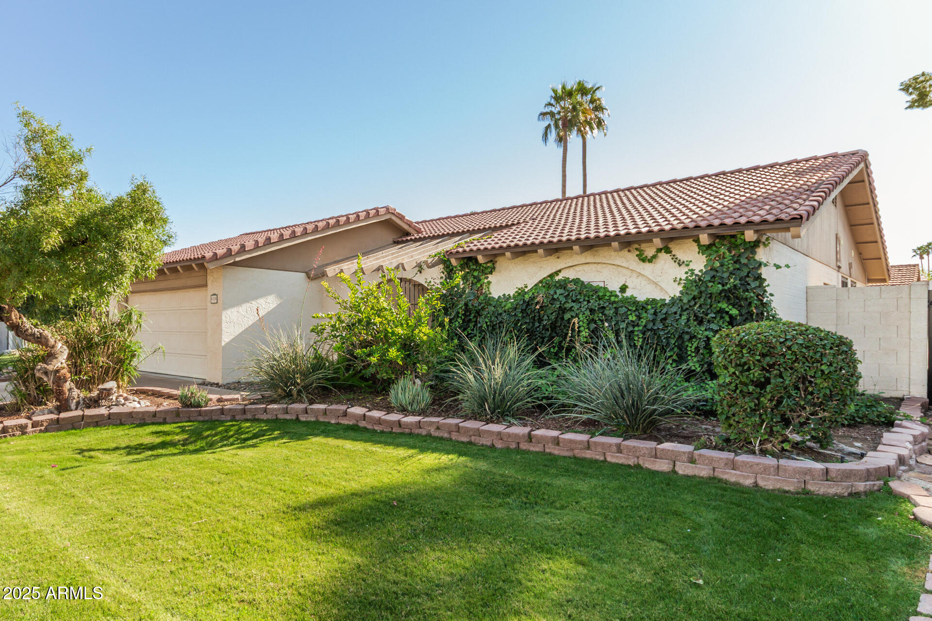 959 E LOBSTER TRAP Lane