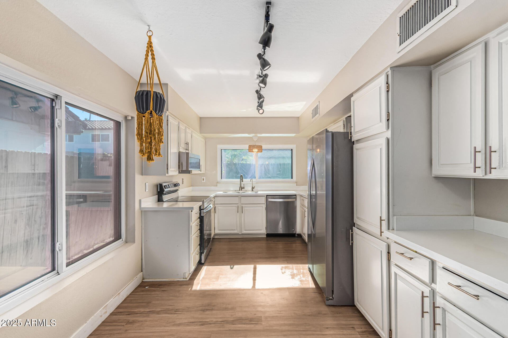 959 E LOBSTER TRAP Lane