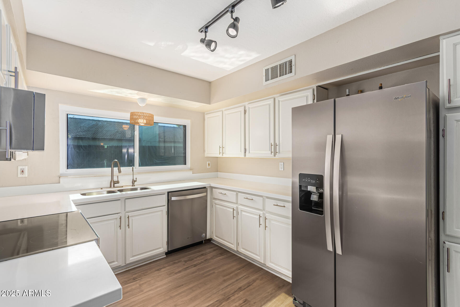 959 E LOBSTER TRAP Lane