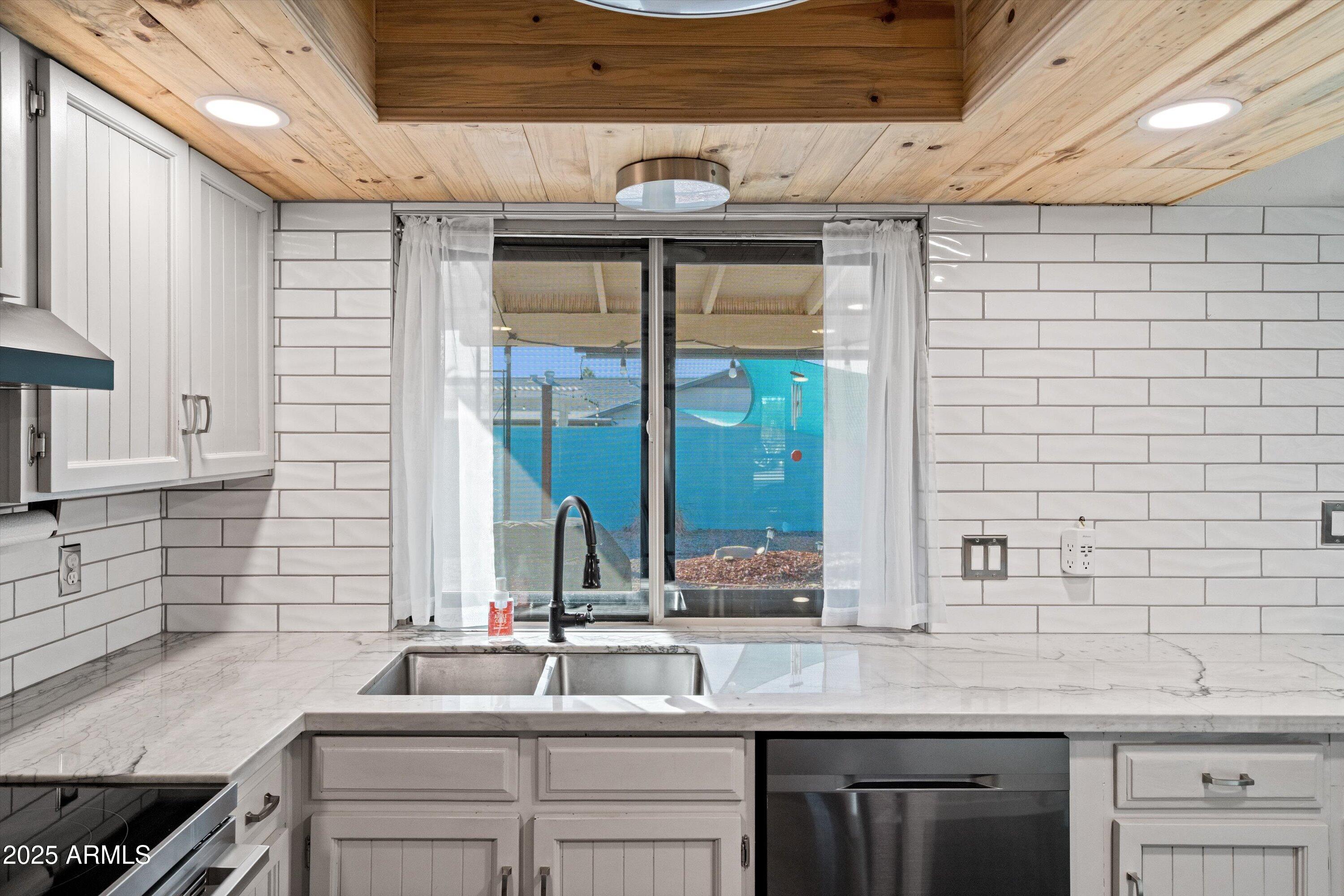 10443 W BUTLER Drive