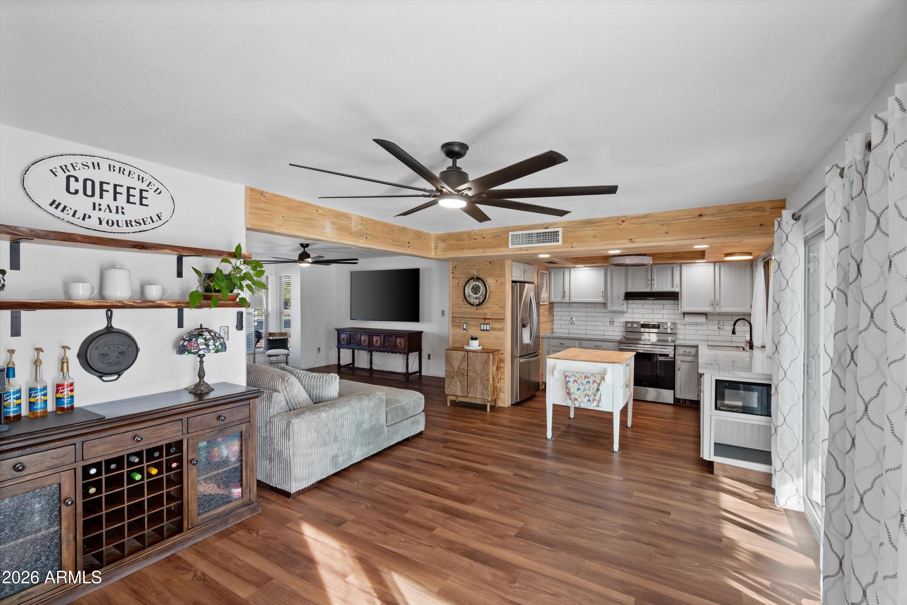 10443 W BUTLER Drive