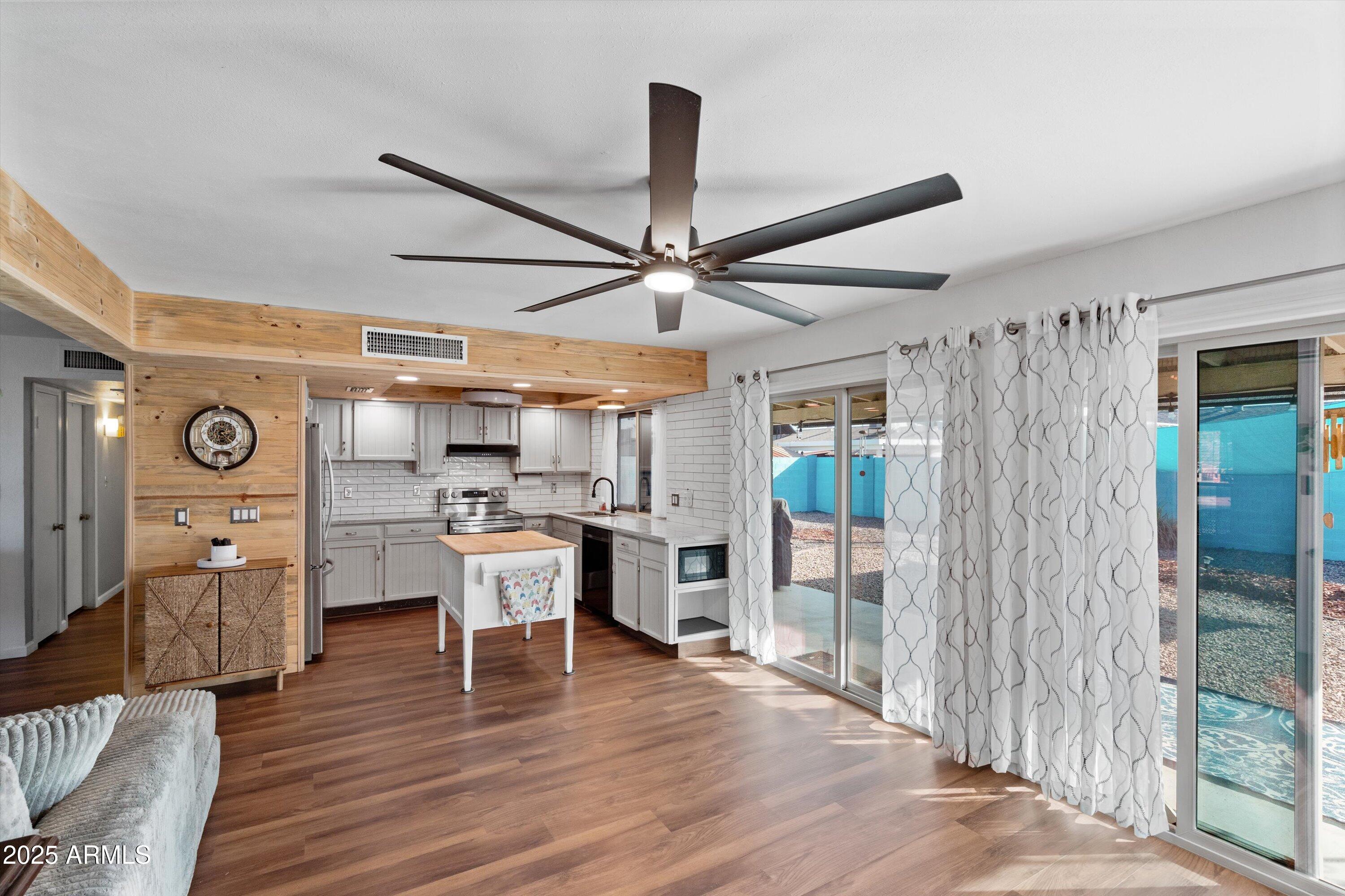 10443 W BUTLER Drive