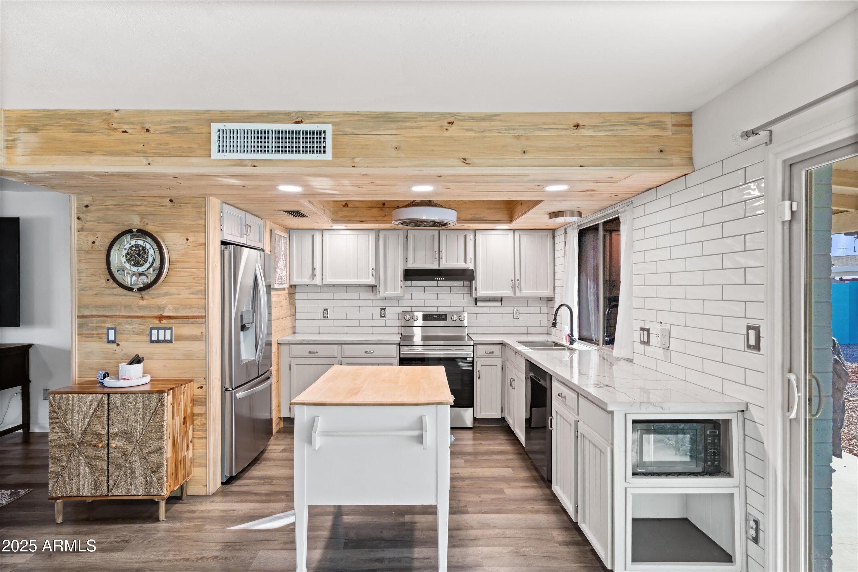 10443 W BUTLER Drive