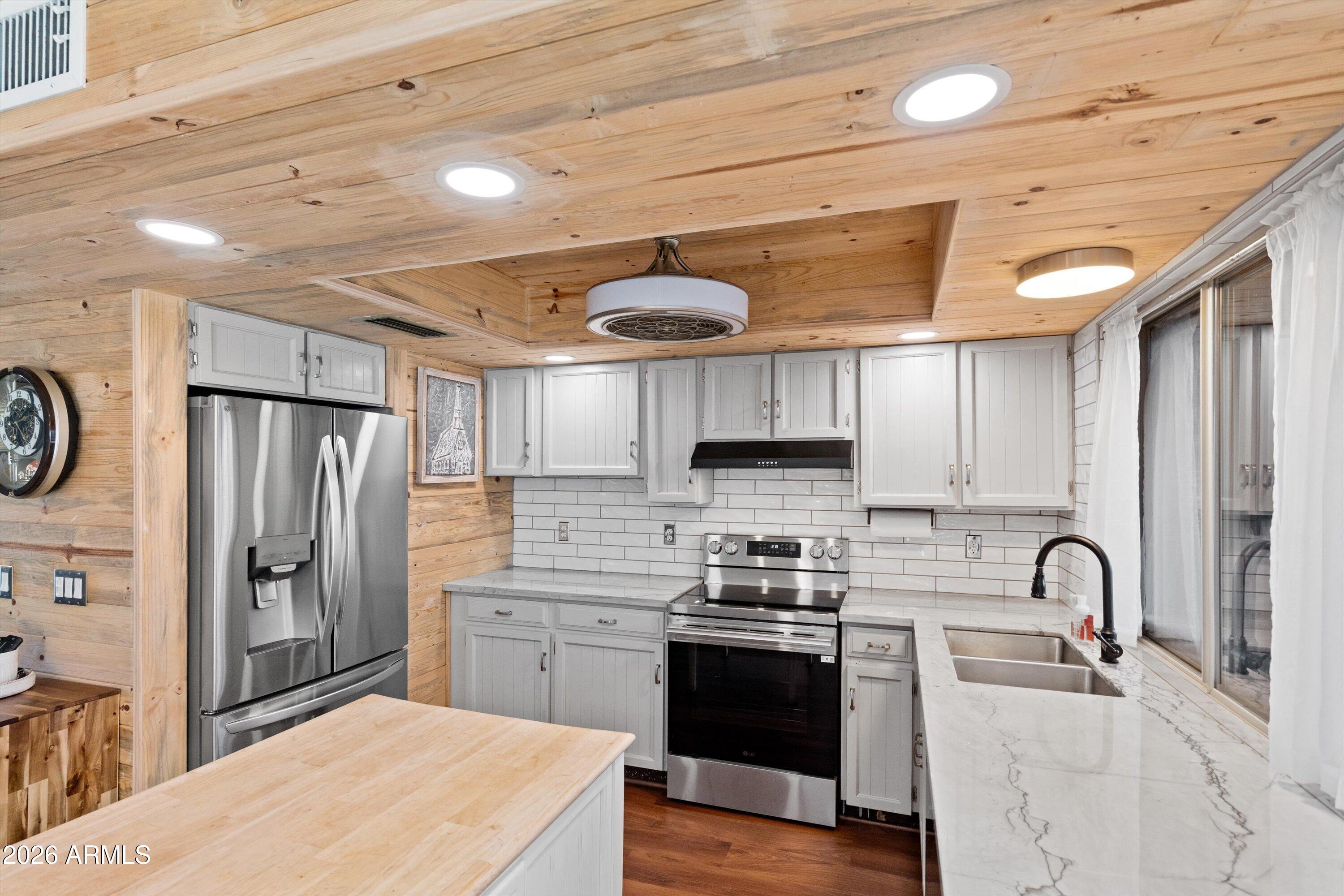 10443 W BUTLER Drive