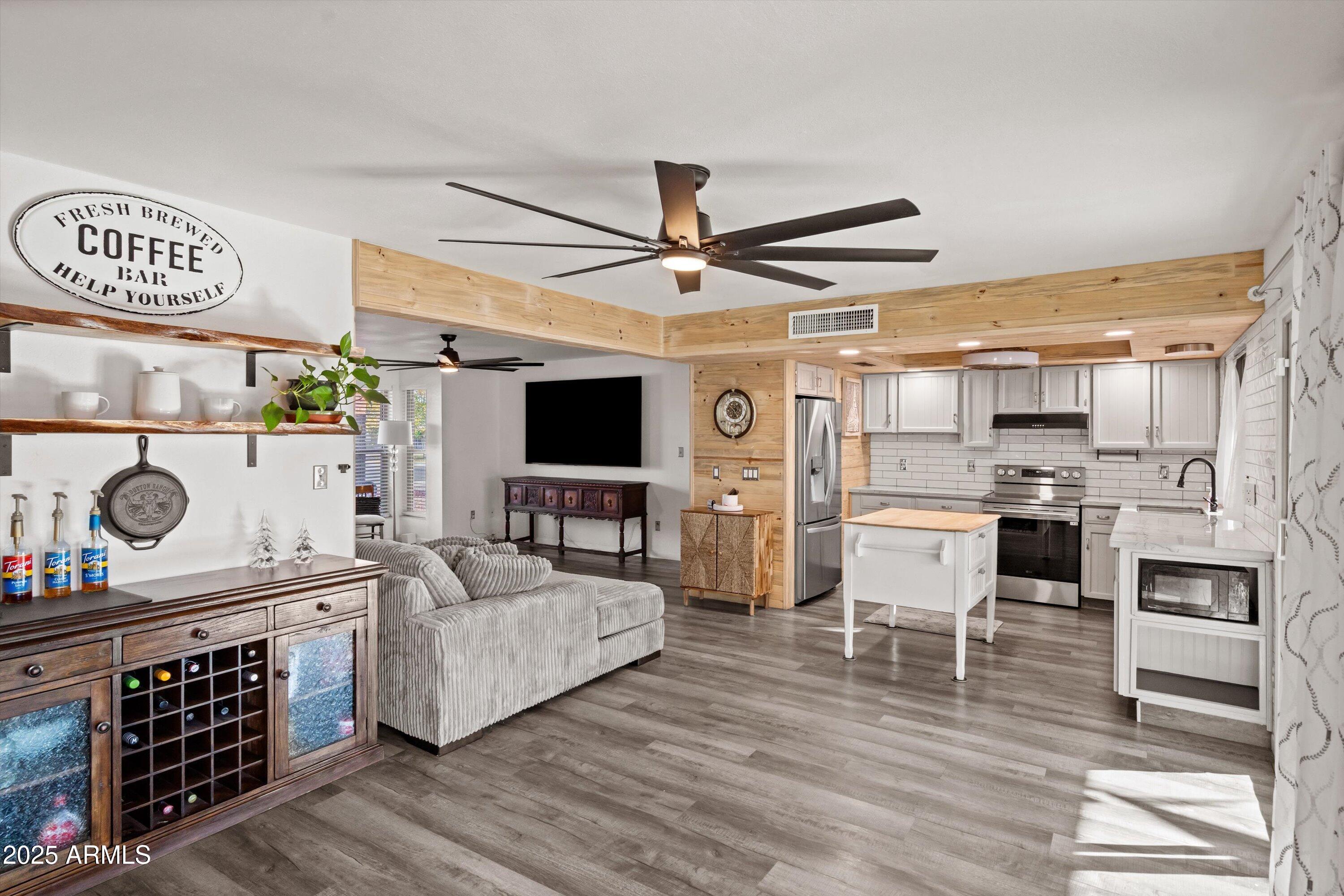 10443 W BUTLER Drive