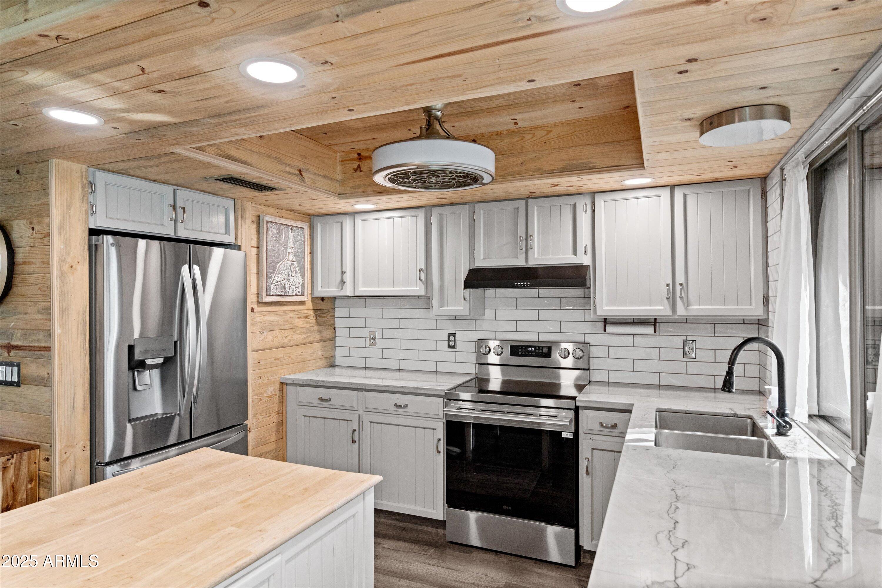 10443 W BUTLER Drive