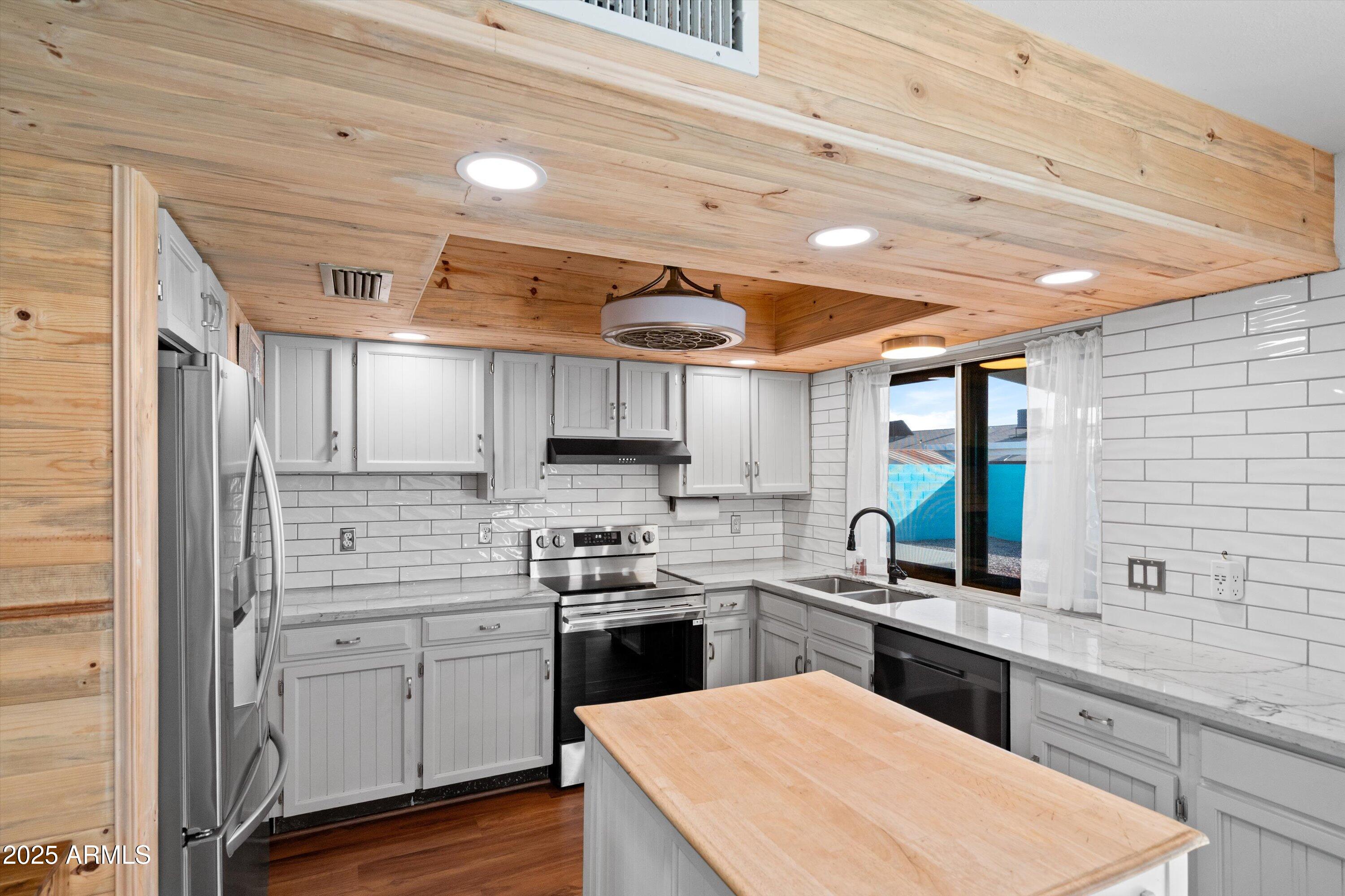 10443 W BUTLER Drive