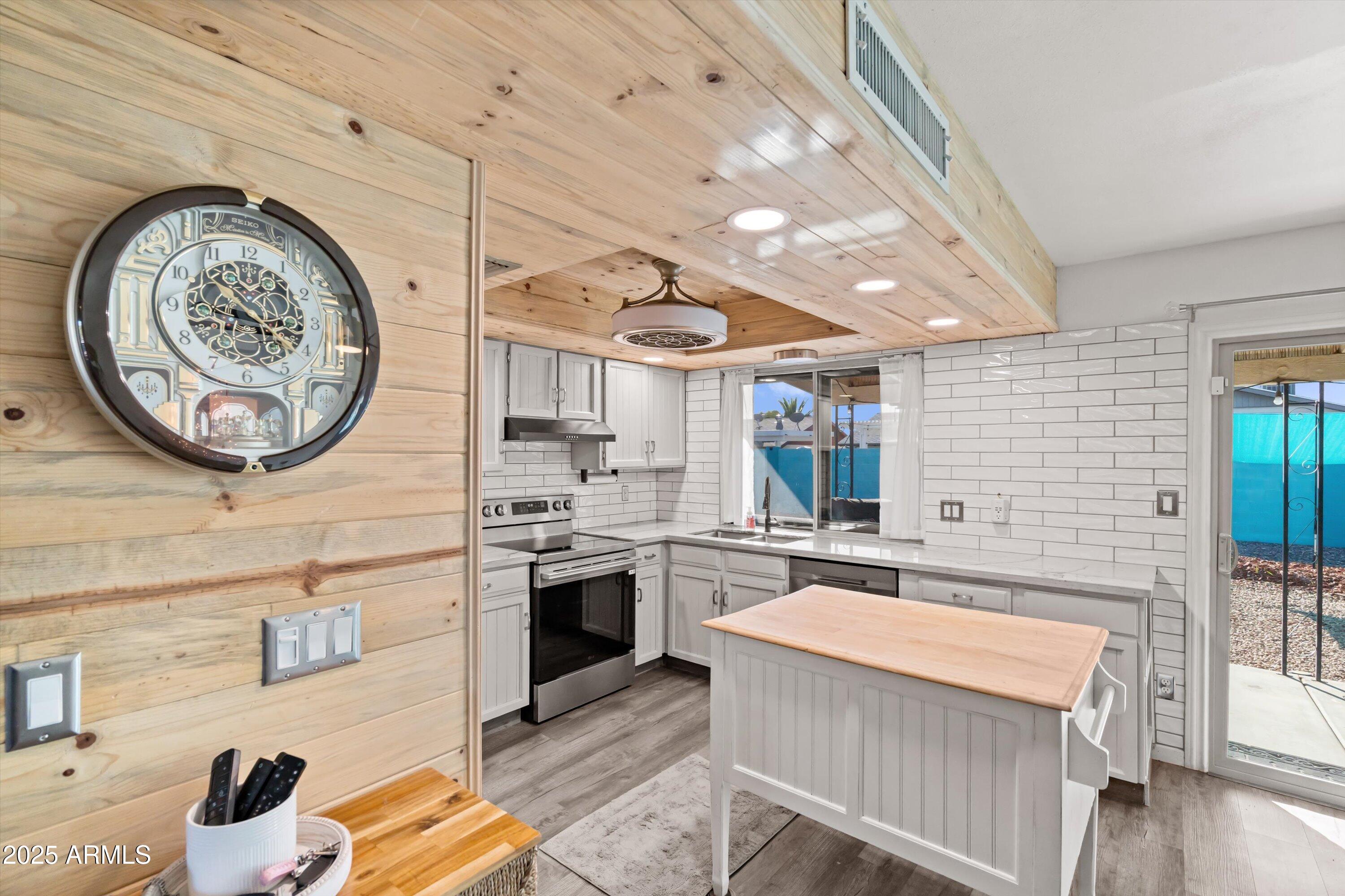 10443 W BUTLER Drive