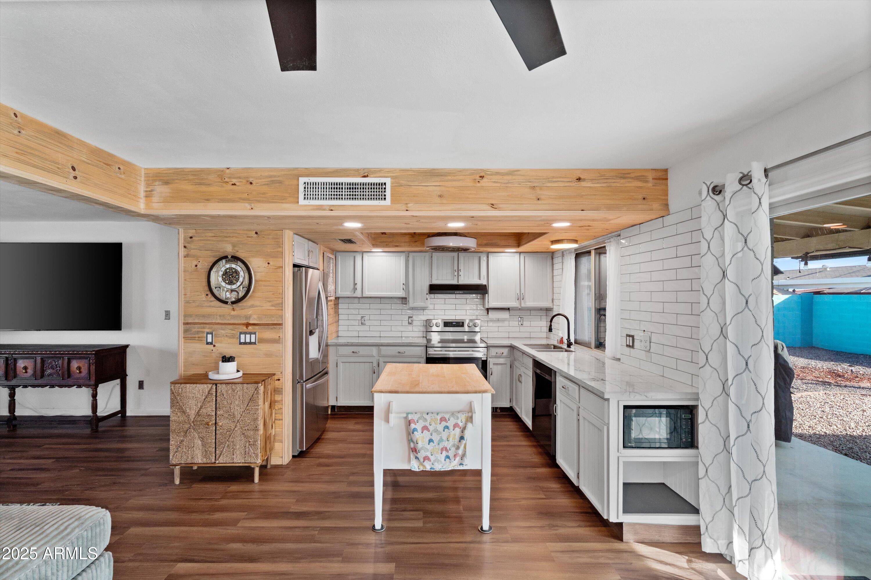 10443 W BUTLER Drive