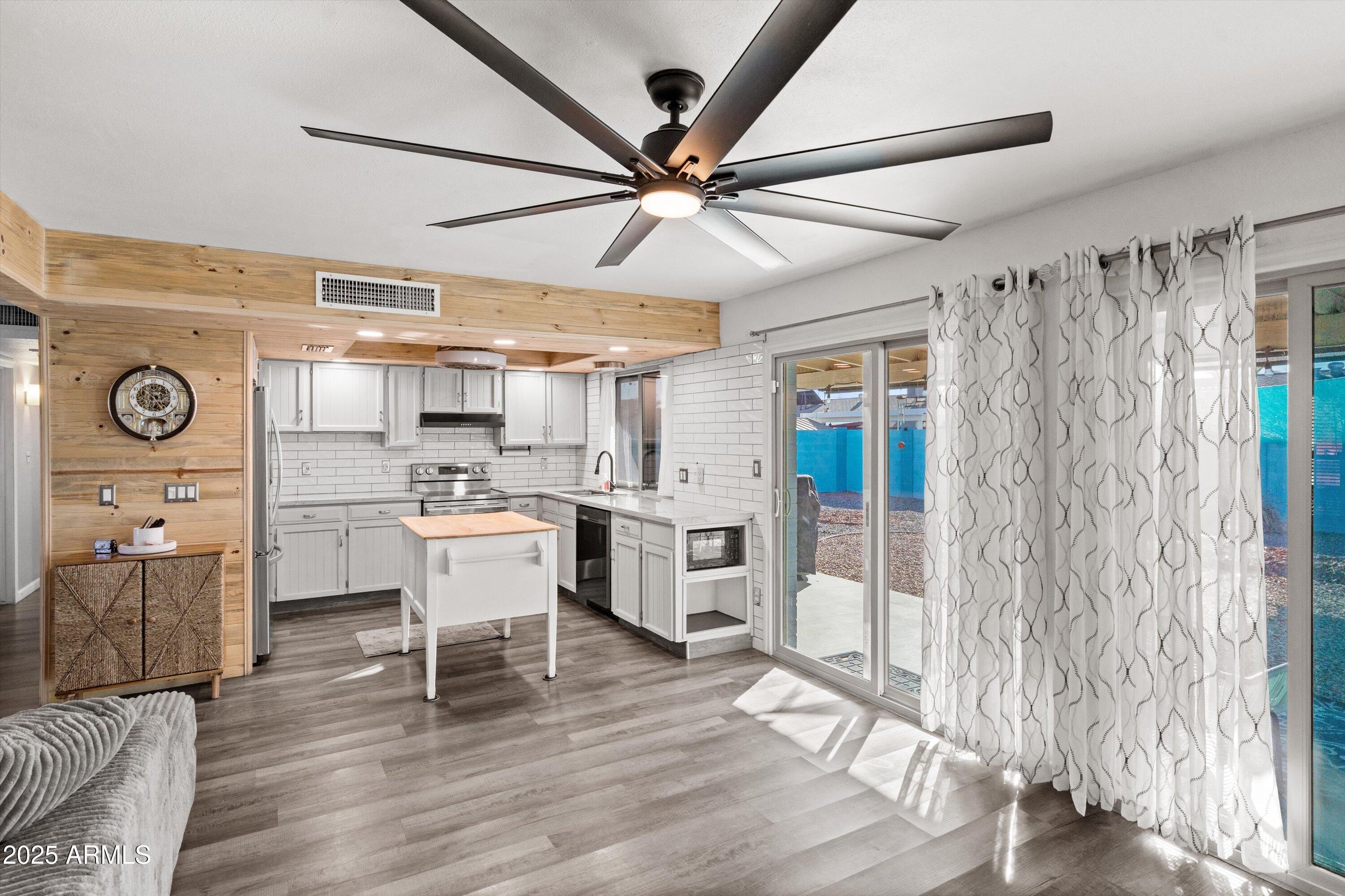 10443 W BUTLER Drive