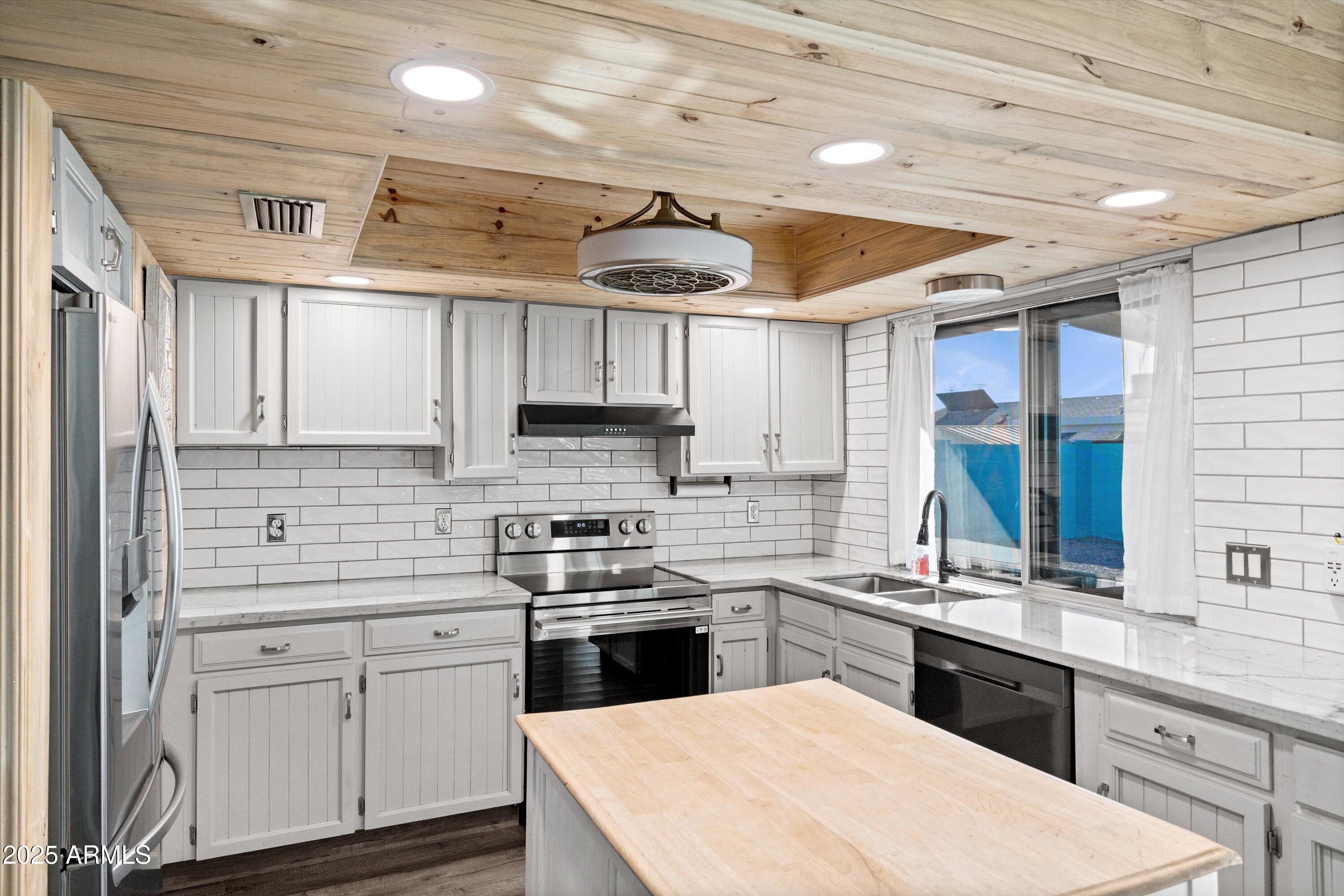 10443 W BUTLER Drive