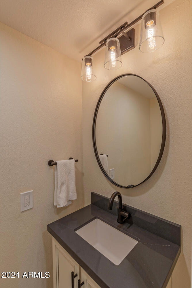 7809 E VALLEY VISTA Drive