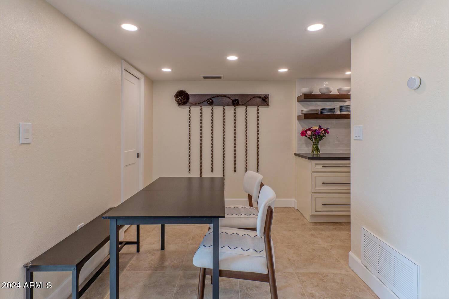 7809 E VALLEY VISTA Drive