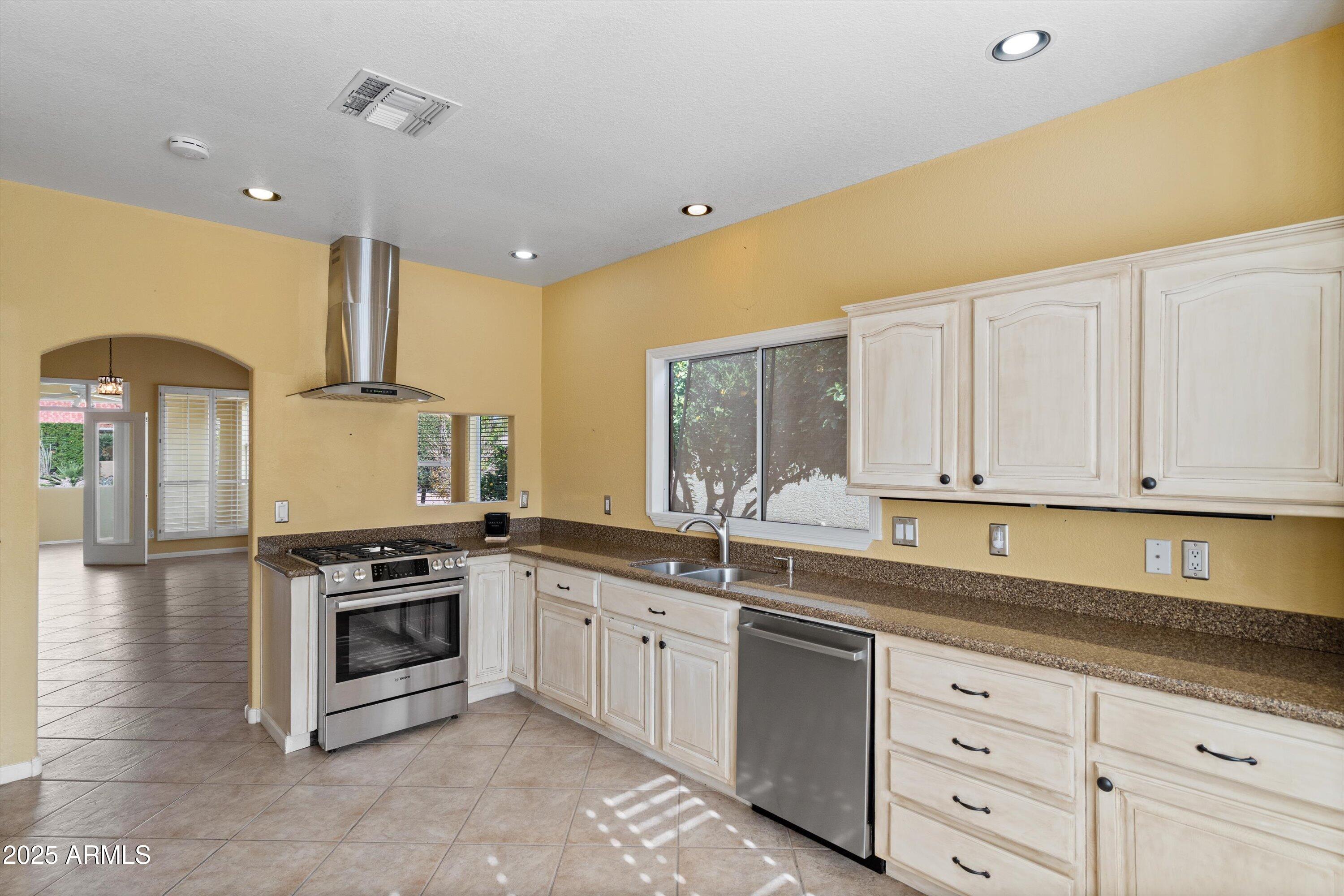 9130 E CRYSTAL Drive